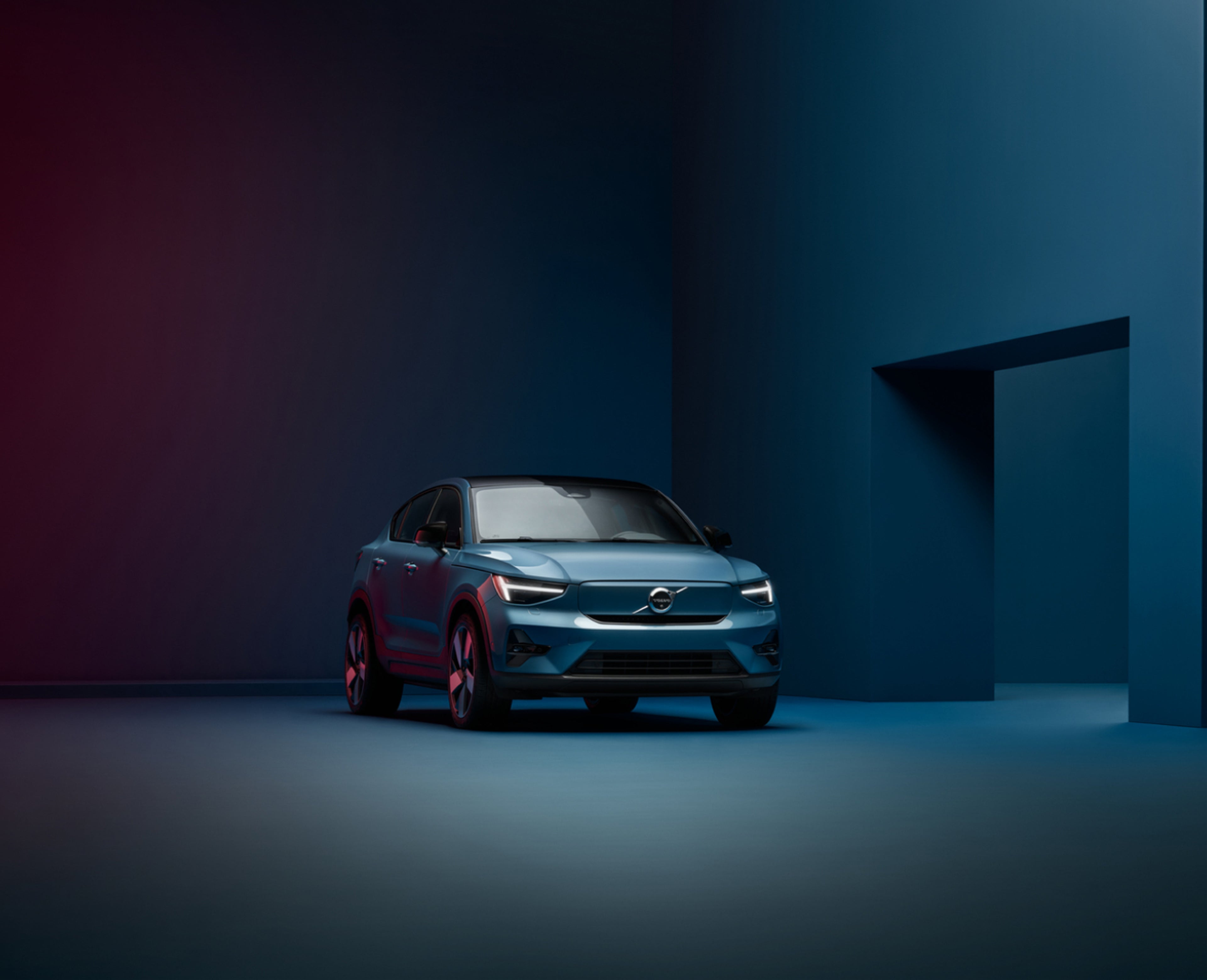 Przód w pełni elektrycznego samochodu Volvo EC40 electric