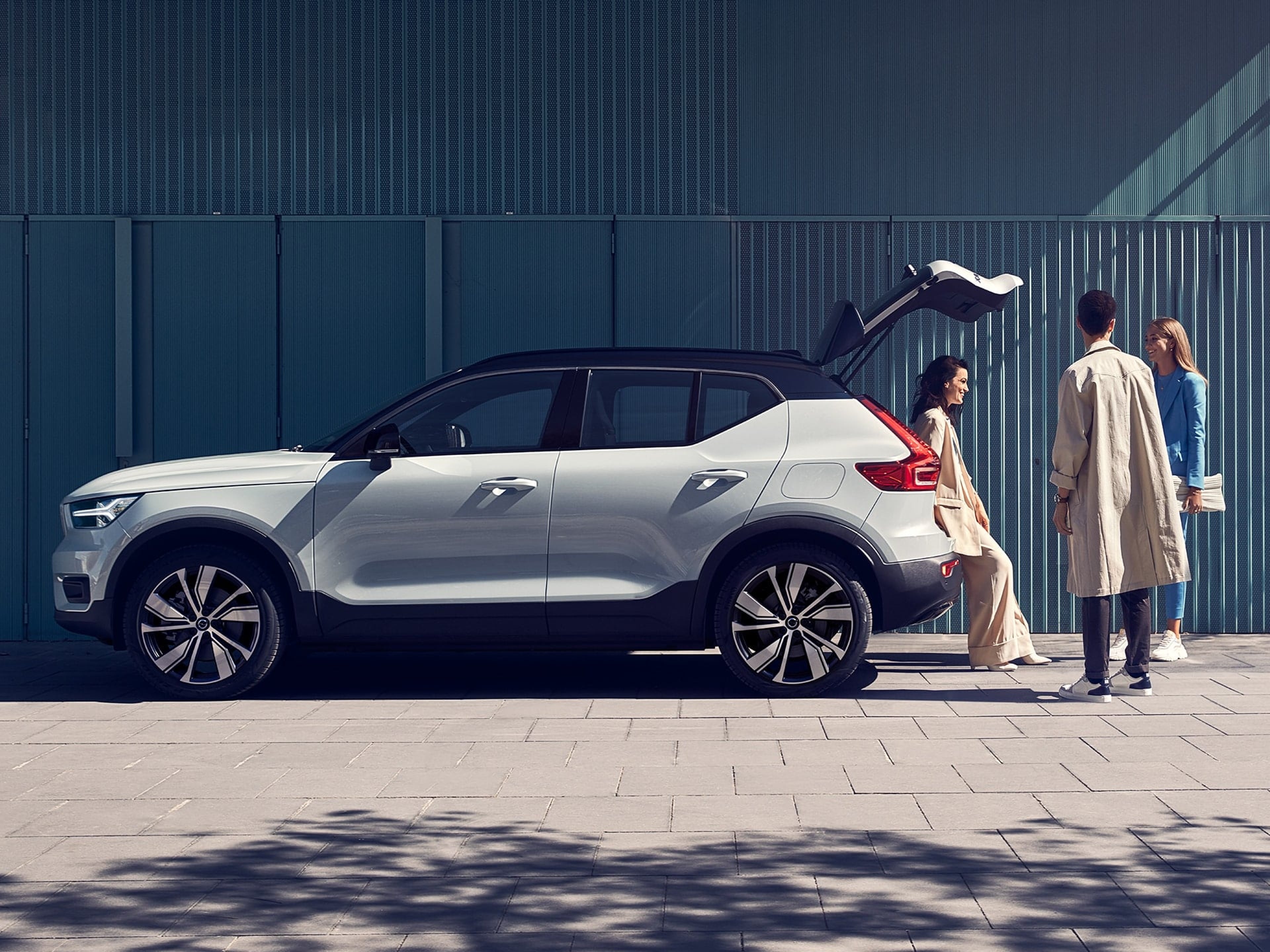 A girl sits in the back of the car