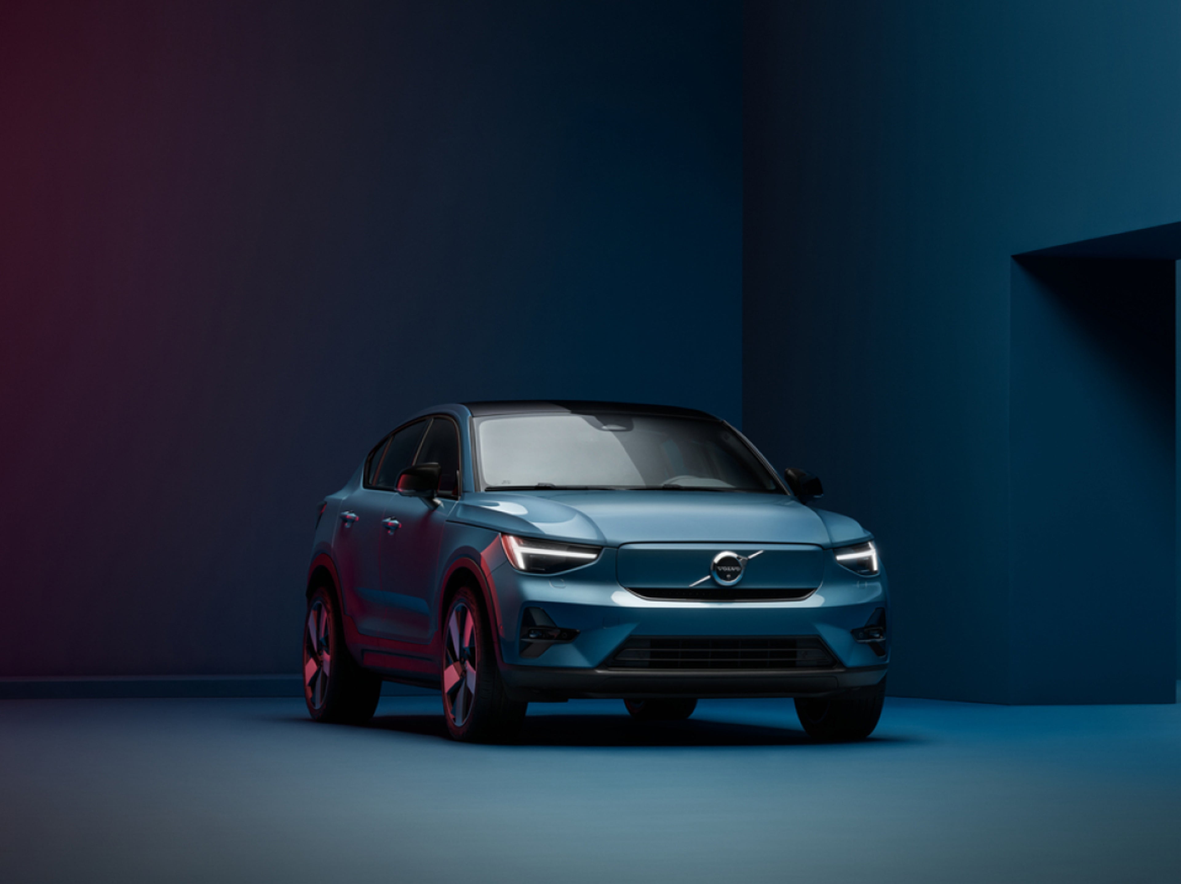 The front of a Volvo Recharge pure electric car.