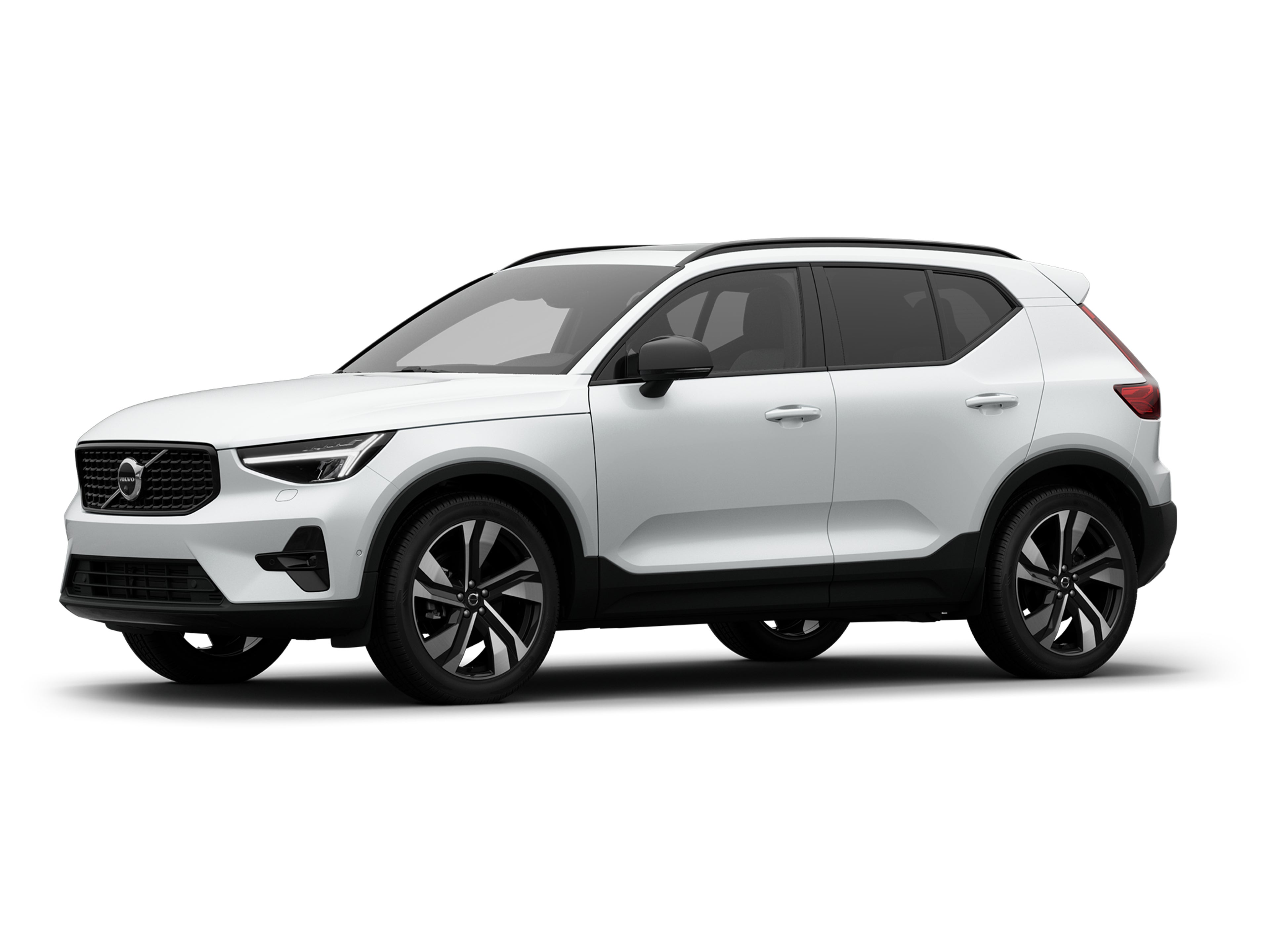 Crystal white -värinen Volvo XC40 kevythybridiauto.