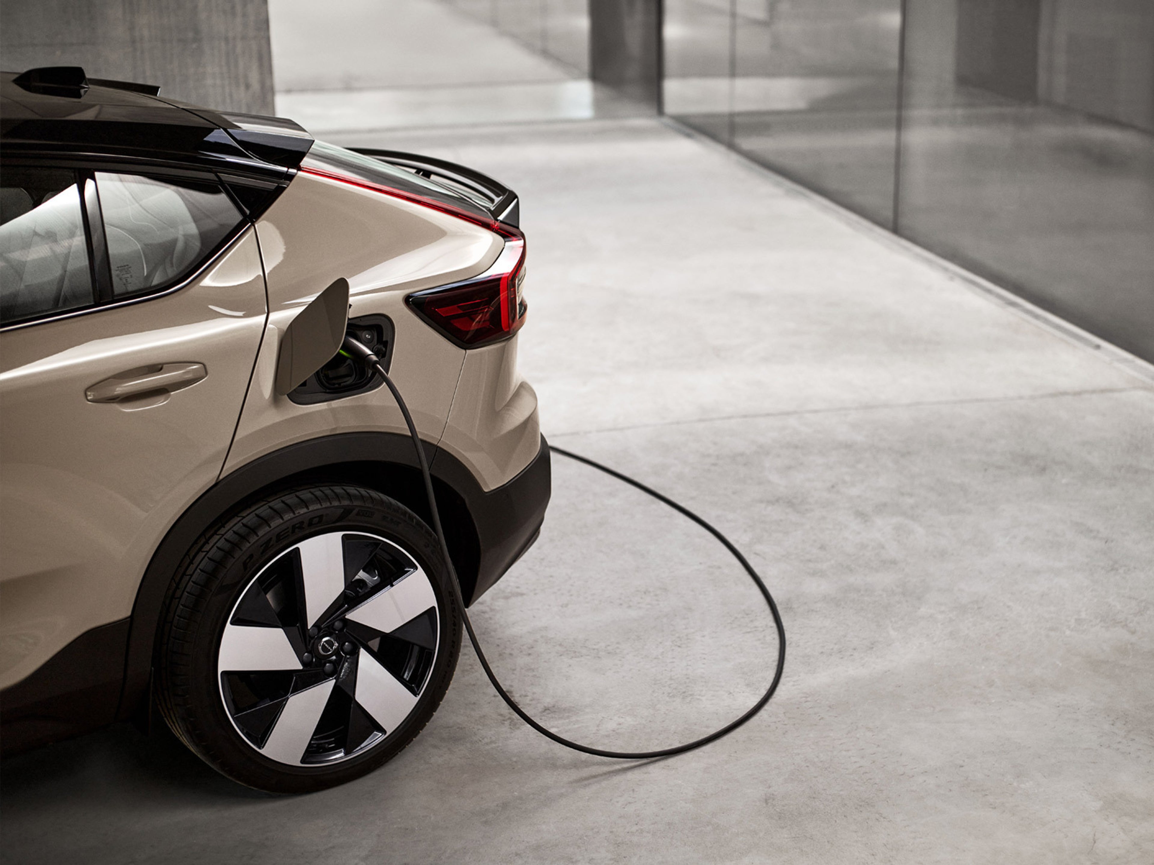 Sandfärgad Volvo EC40