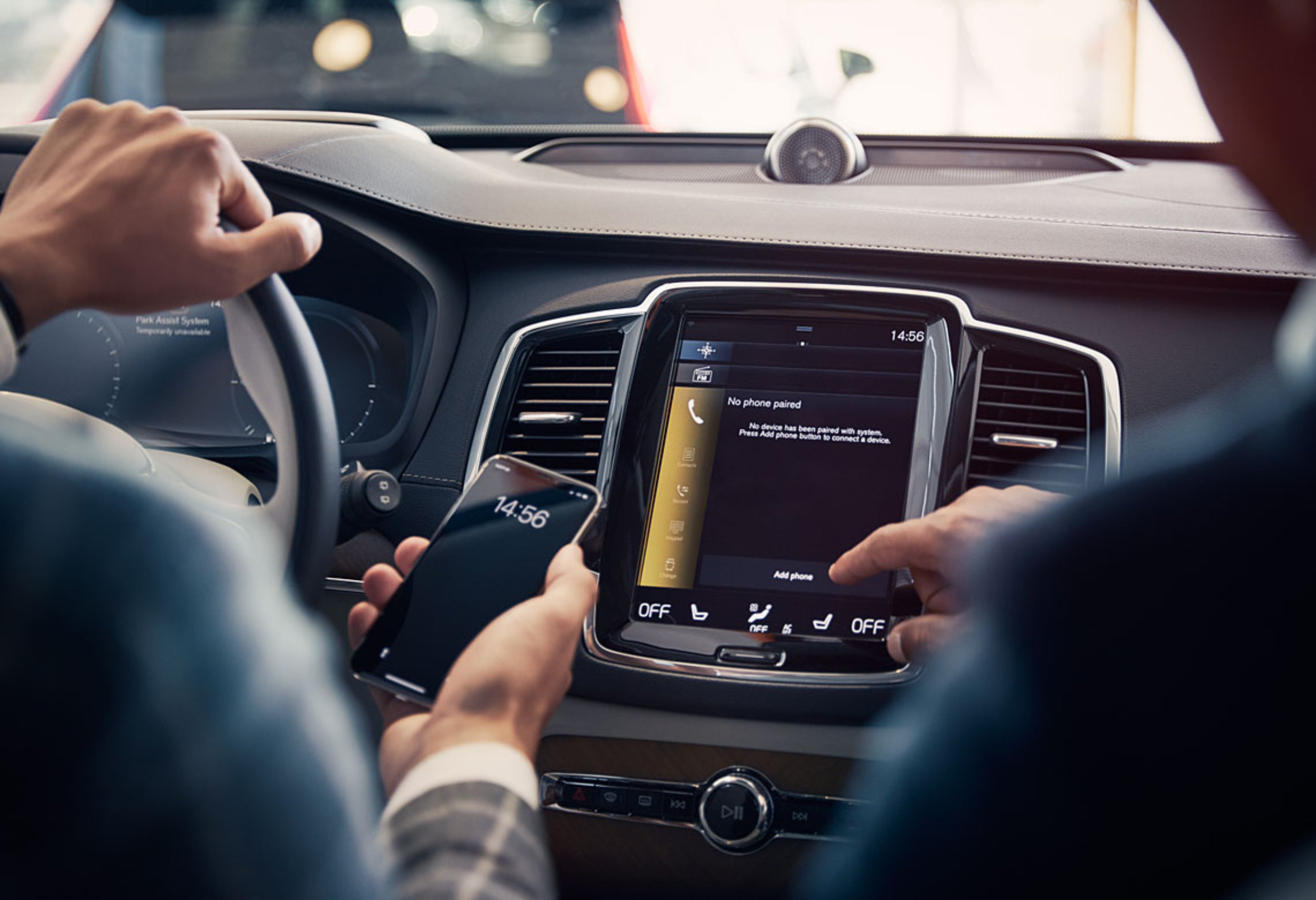 Egy Volvo központi kijelzője használat közben