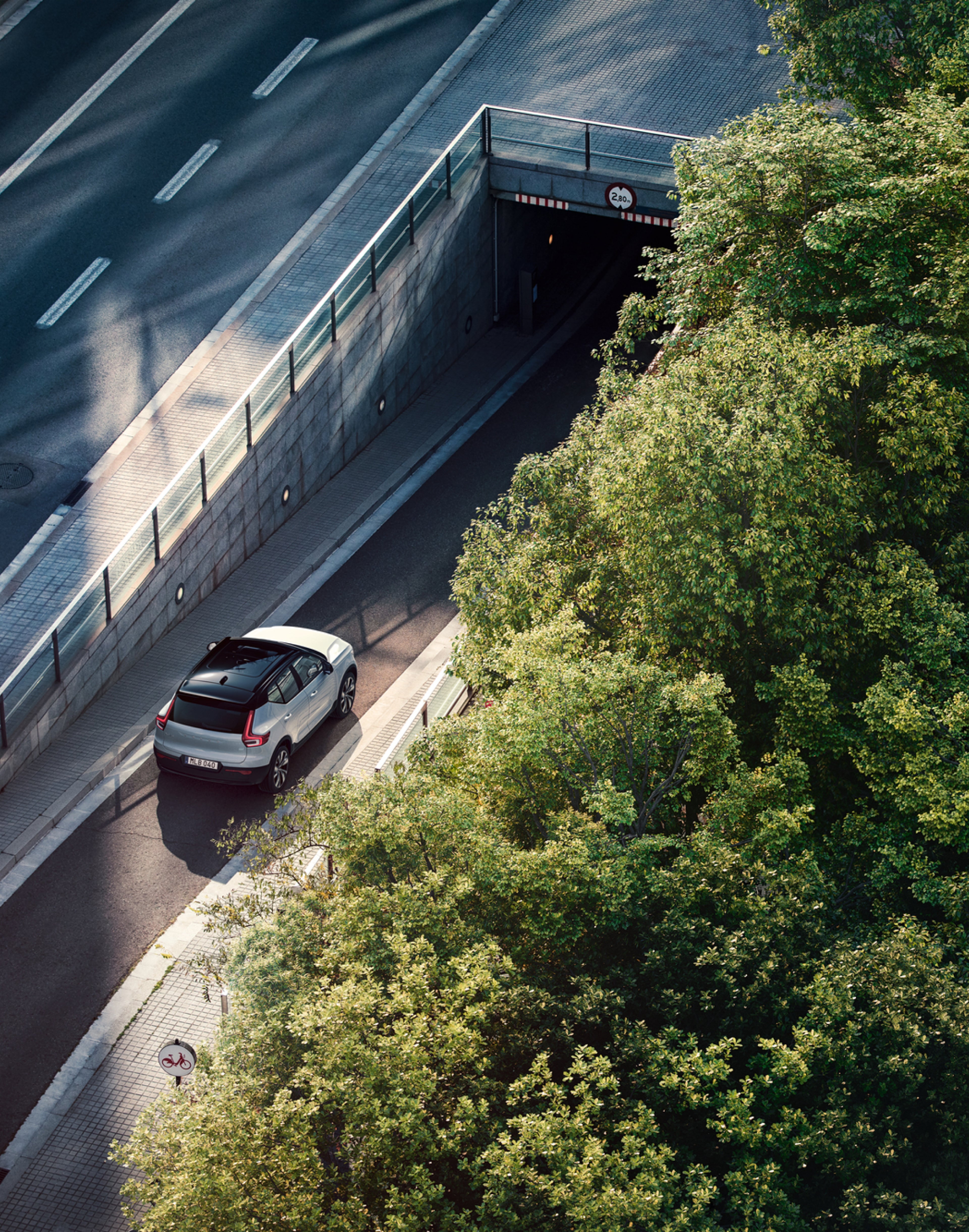 Volvo XC40 on the road