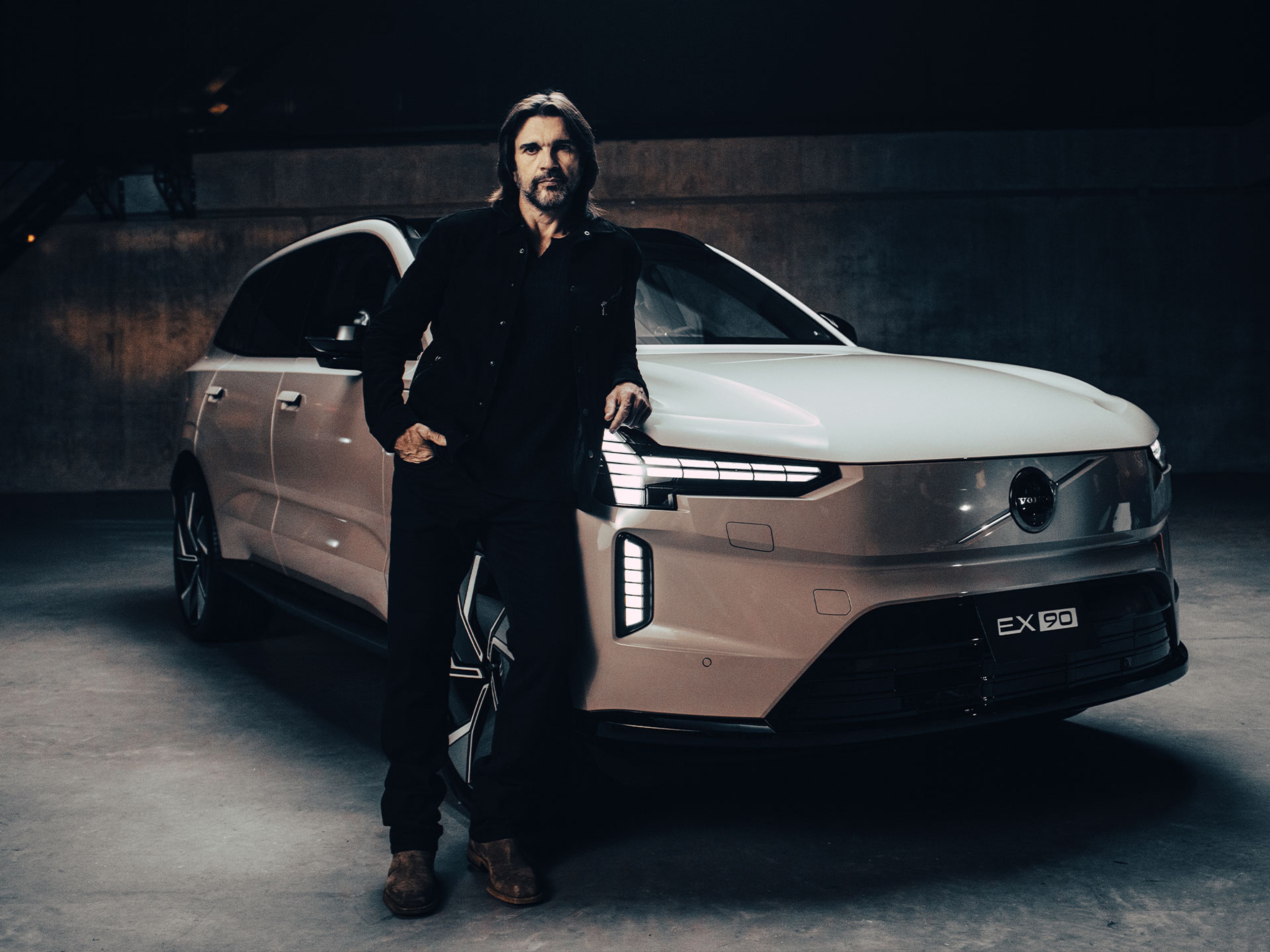 Llega a Colombia la estrella en seguridad: Volvo EX90 debuta con Juanes como nuevo embajador de la marca