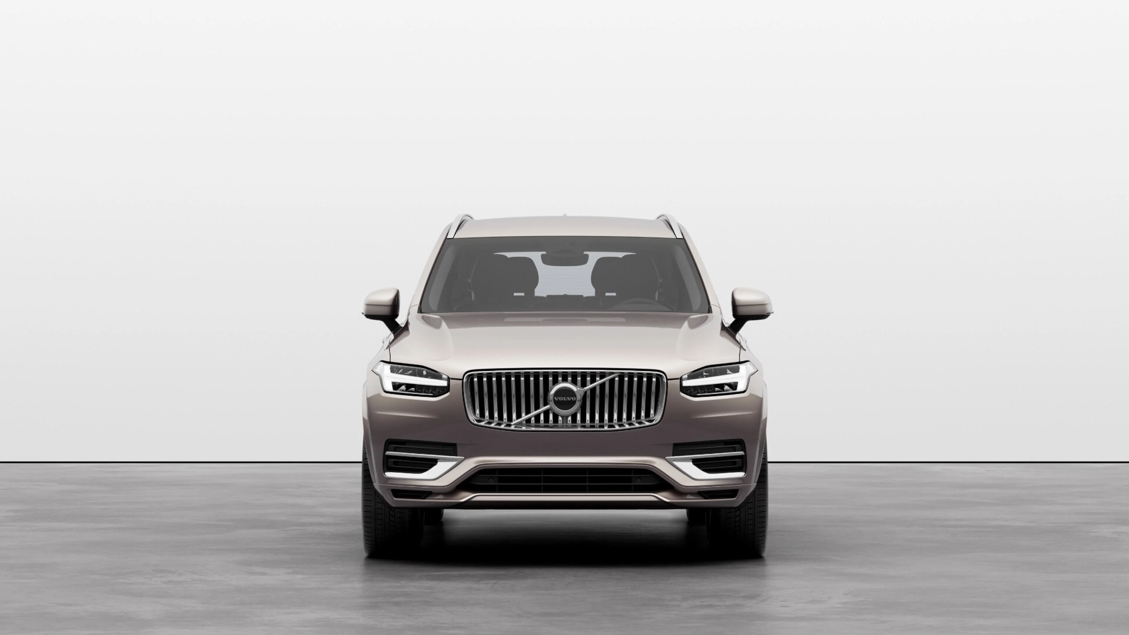 Volvo XC90 в цвете Bright Dusk 7 мест и бензиновым двигателем