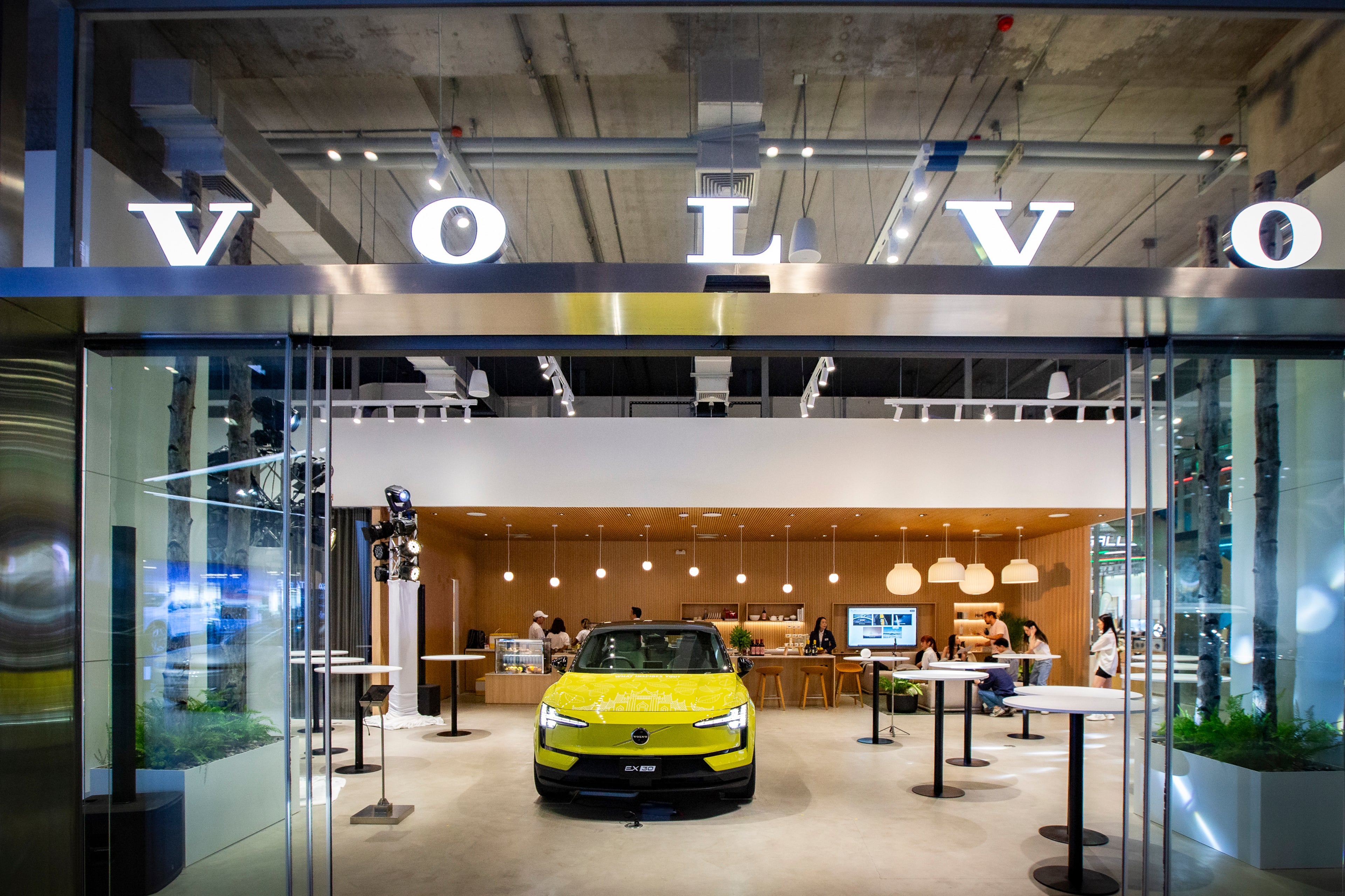 EXPERIENCE FULLY ELECTRIC DRIVING