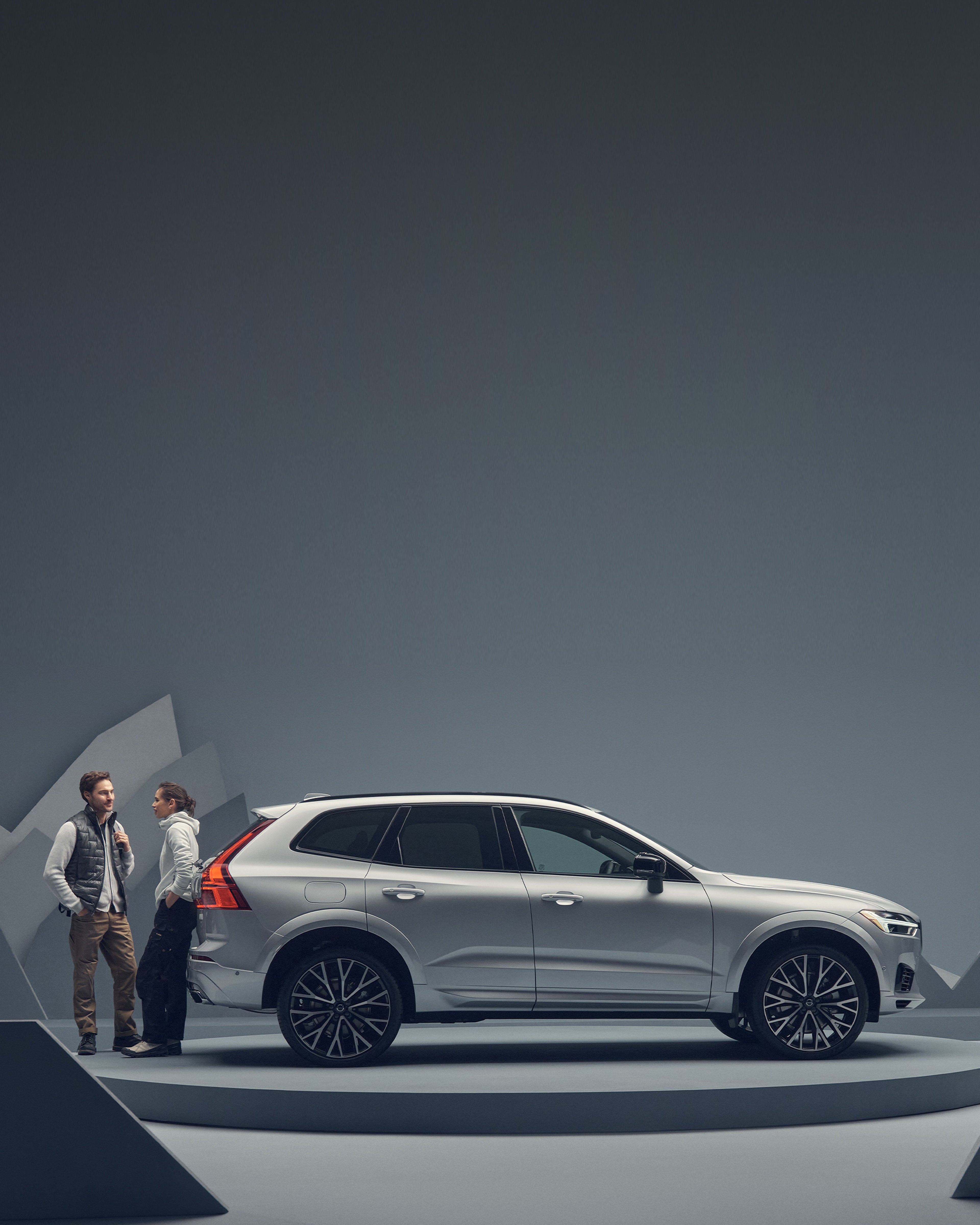 Personne en attente du service d’assistance routière