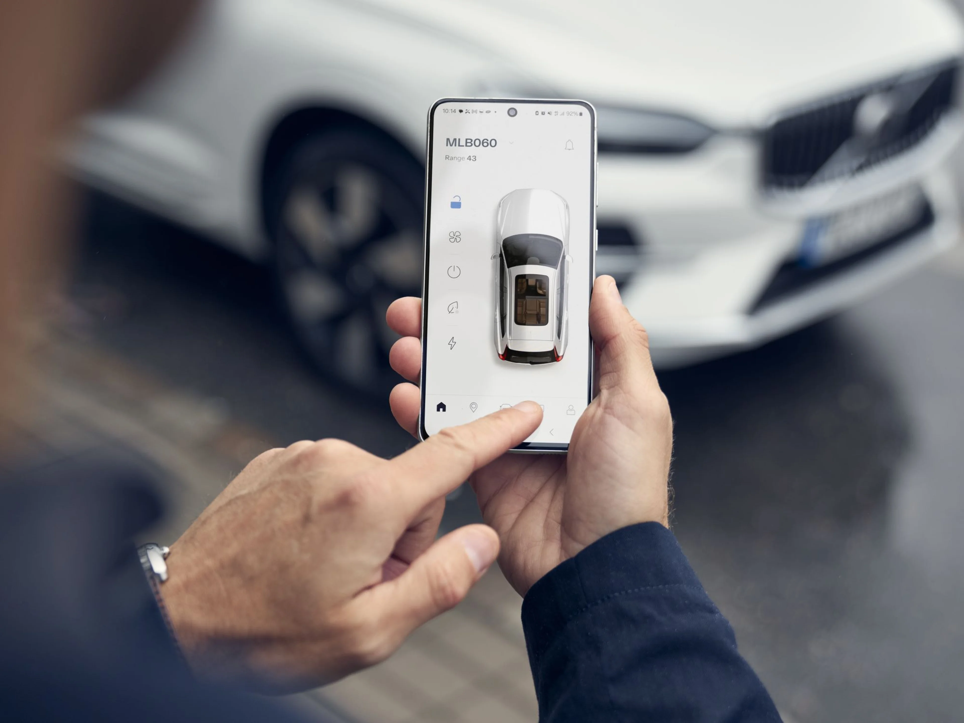 Man requesting Roadside Assistance in App for Volvo XC60