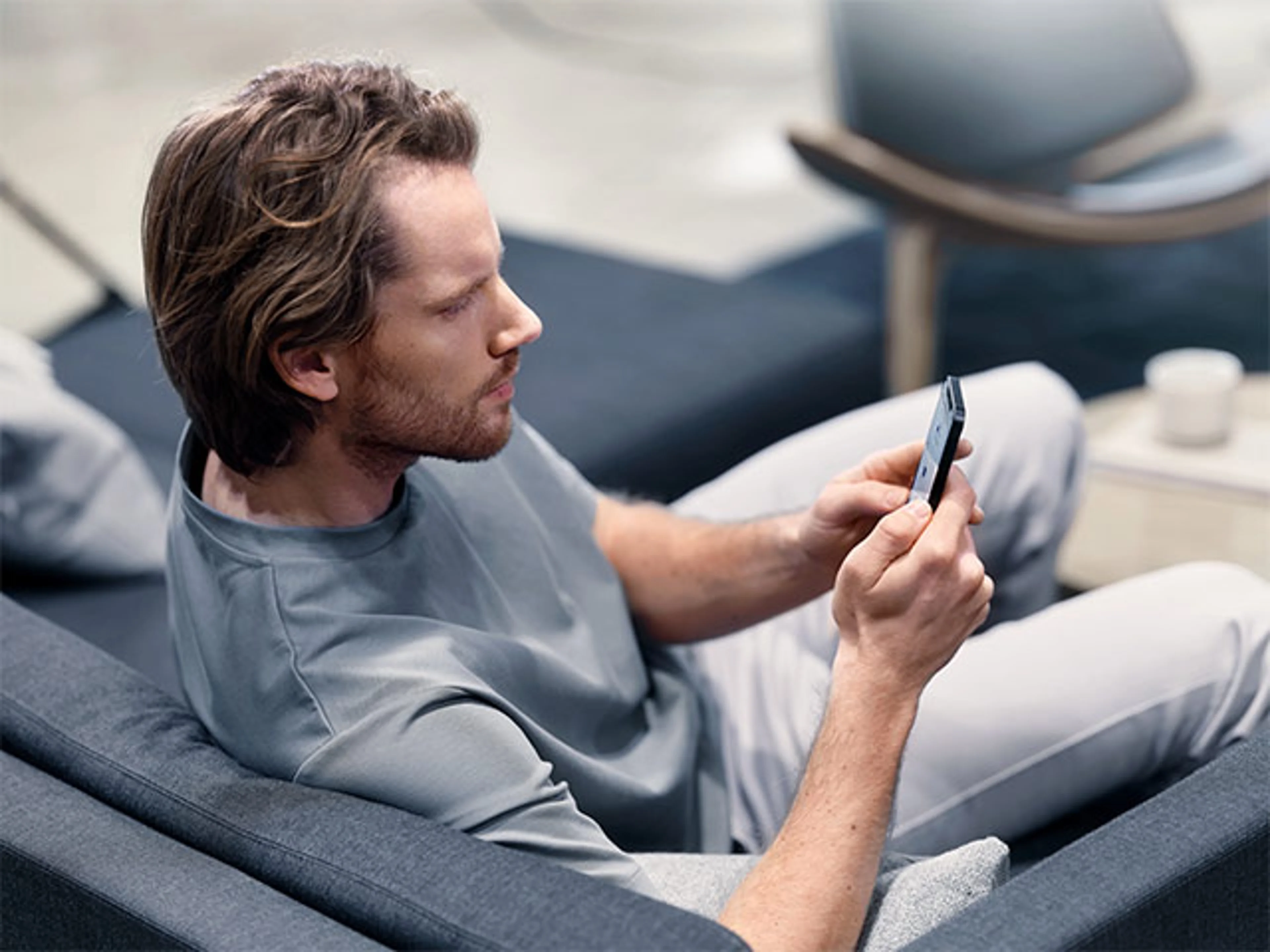 Volvokund bokar skadebesiktning med mobil