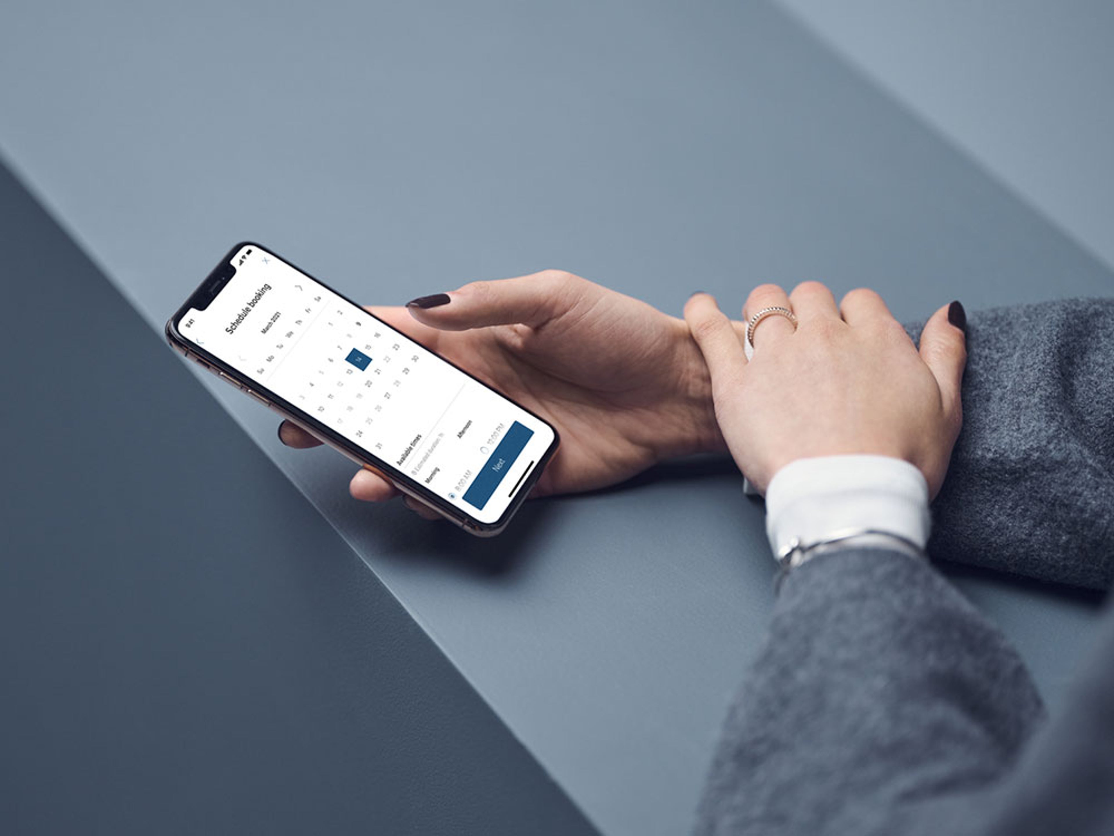 Приложение Volvo Cars на телефоне клиента