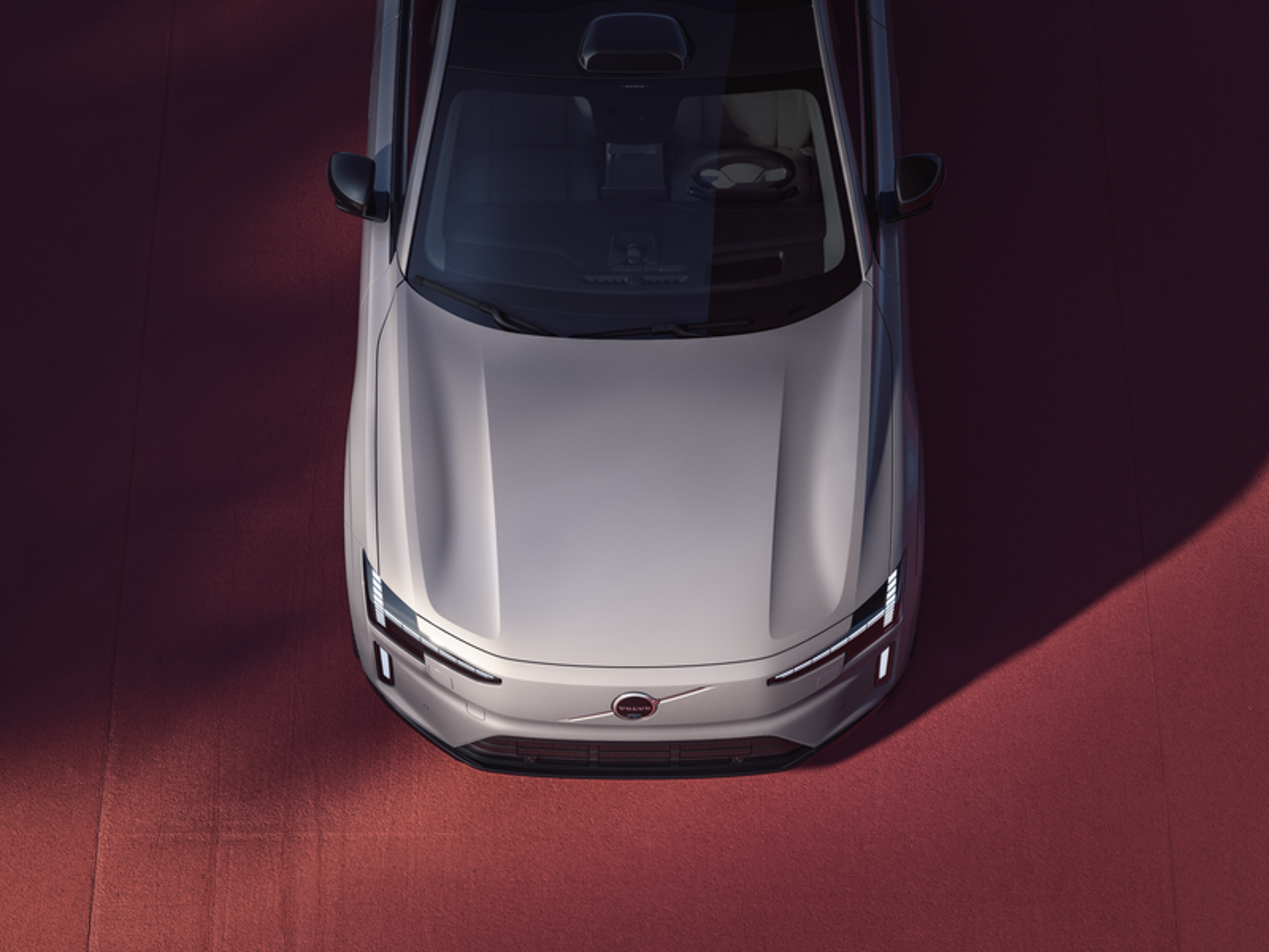An overhead shot of the front of the Volvo ES90 in aurora silver.