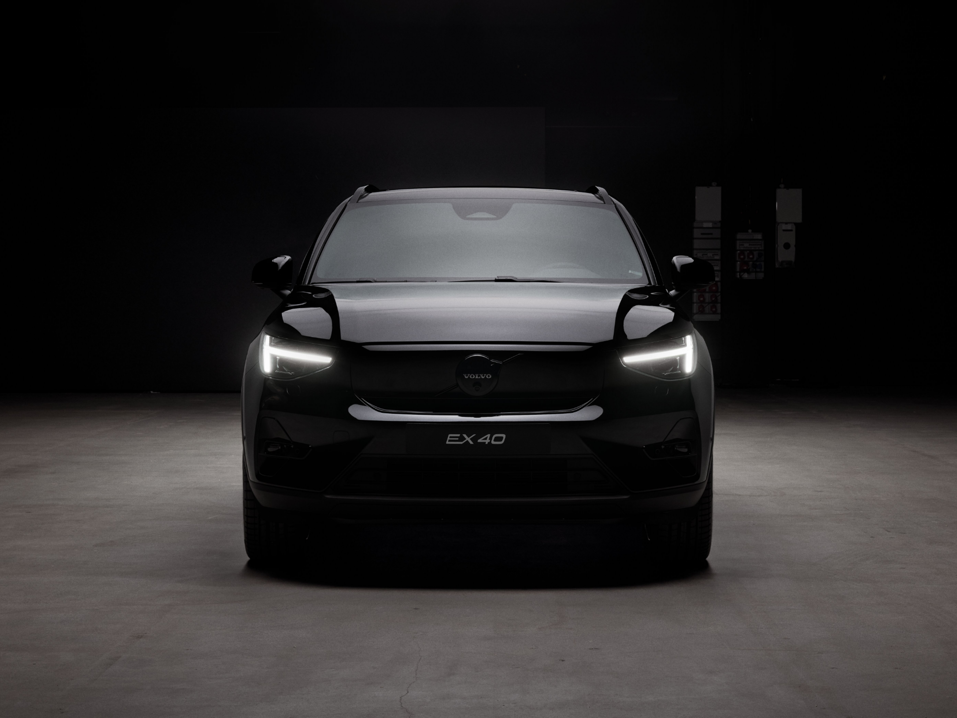 EX40 Black Edition