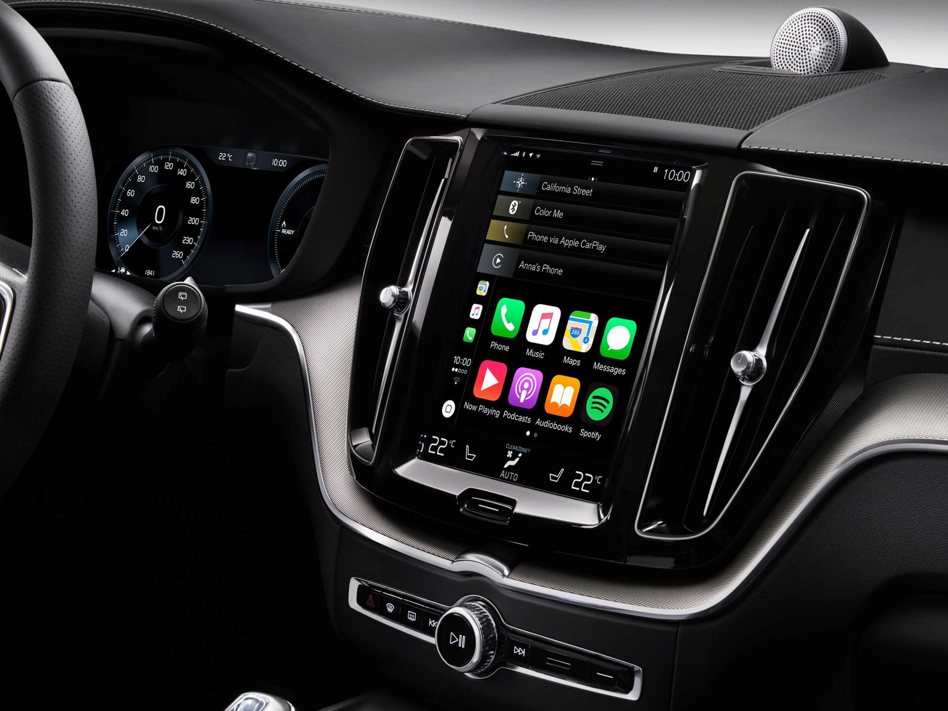 Tablero de un vehículo Volvo con pantalla tactil.