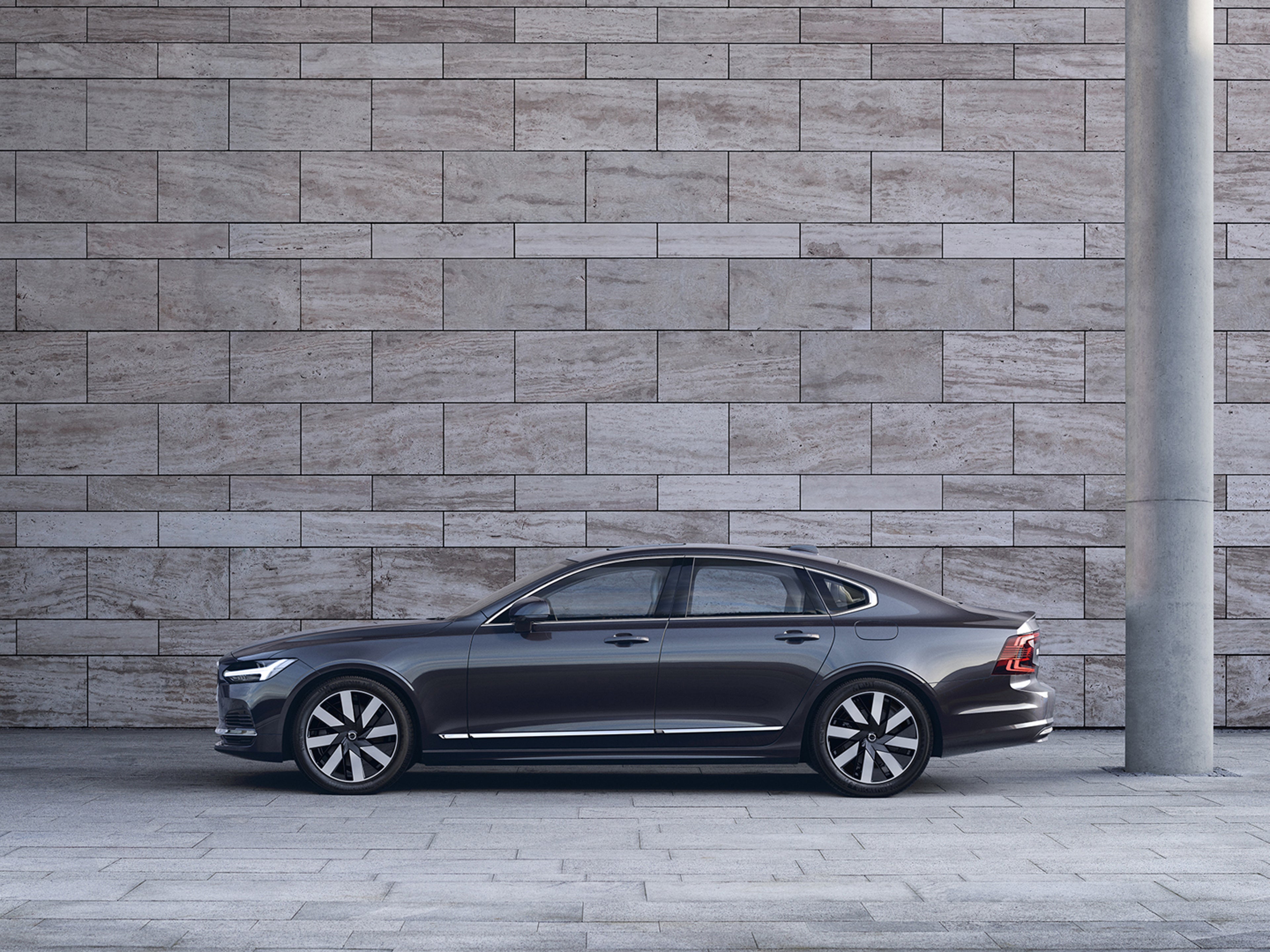 Volvo S90 oldalnézetből