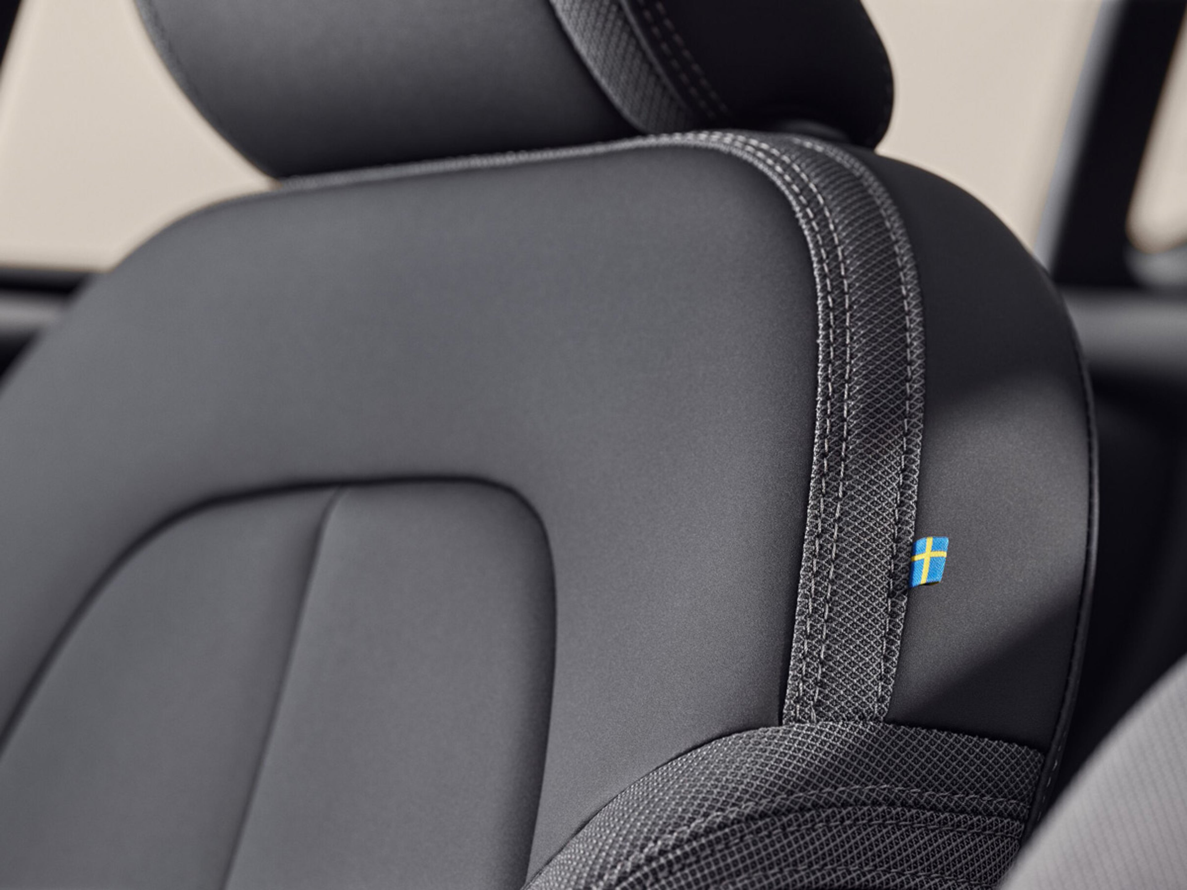 Detaljbild på säte i mockatextil/Microtech