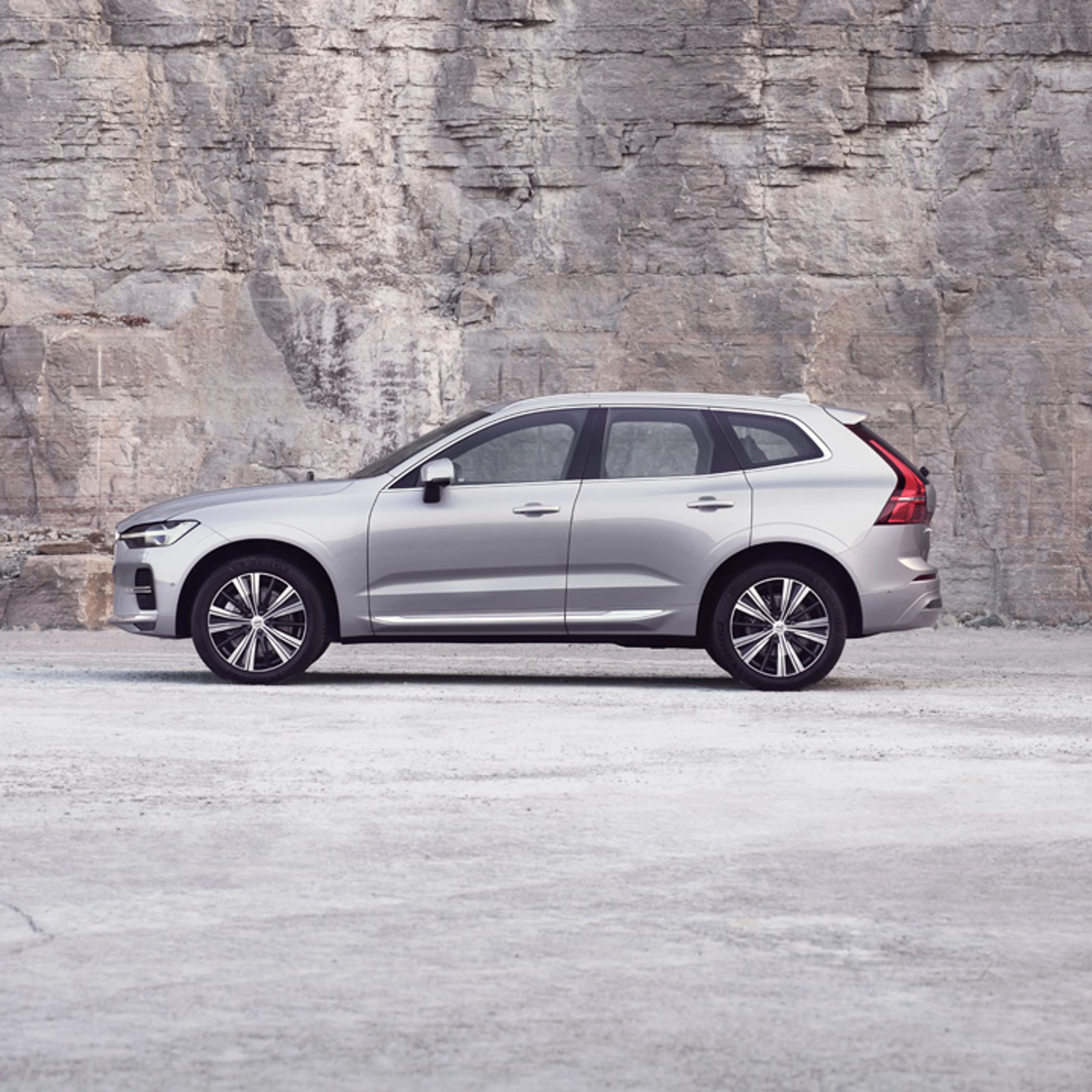 XC60 en una cantera vista lateral