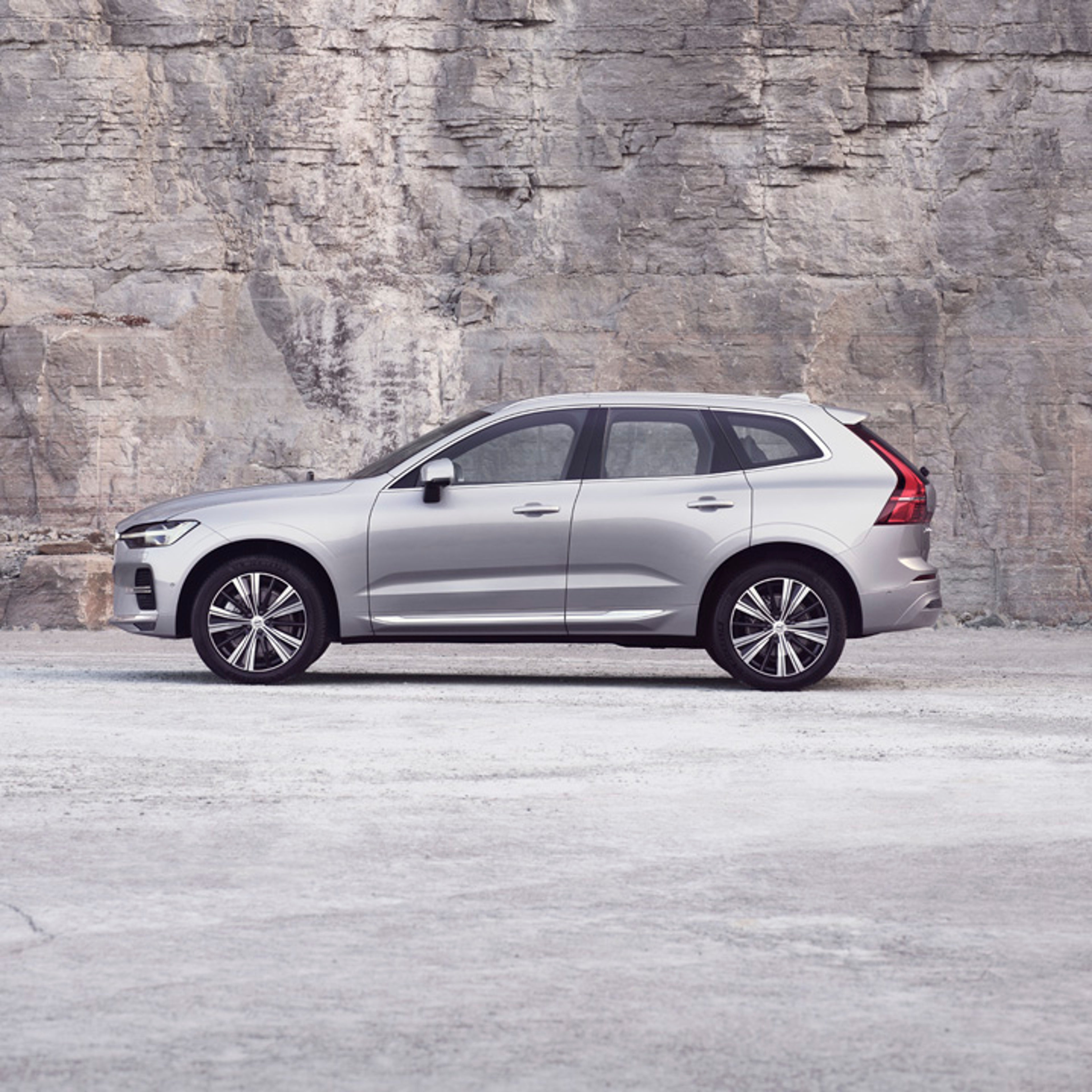 XC60 en una cantera vista lateral