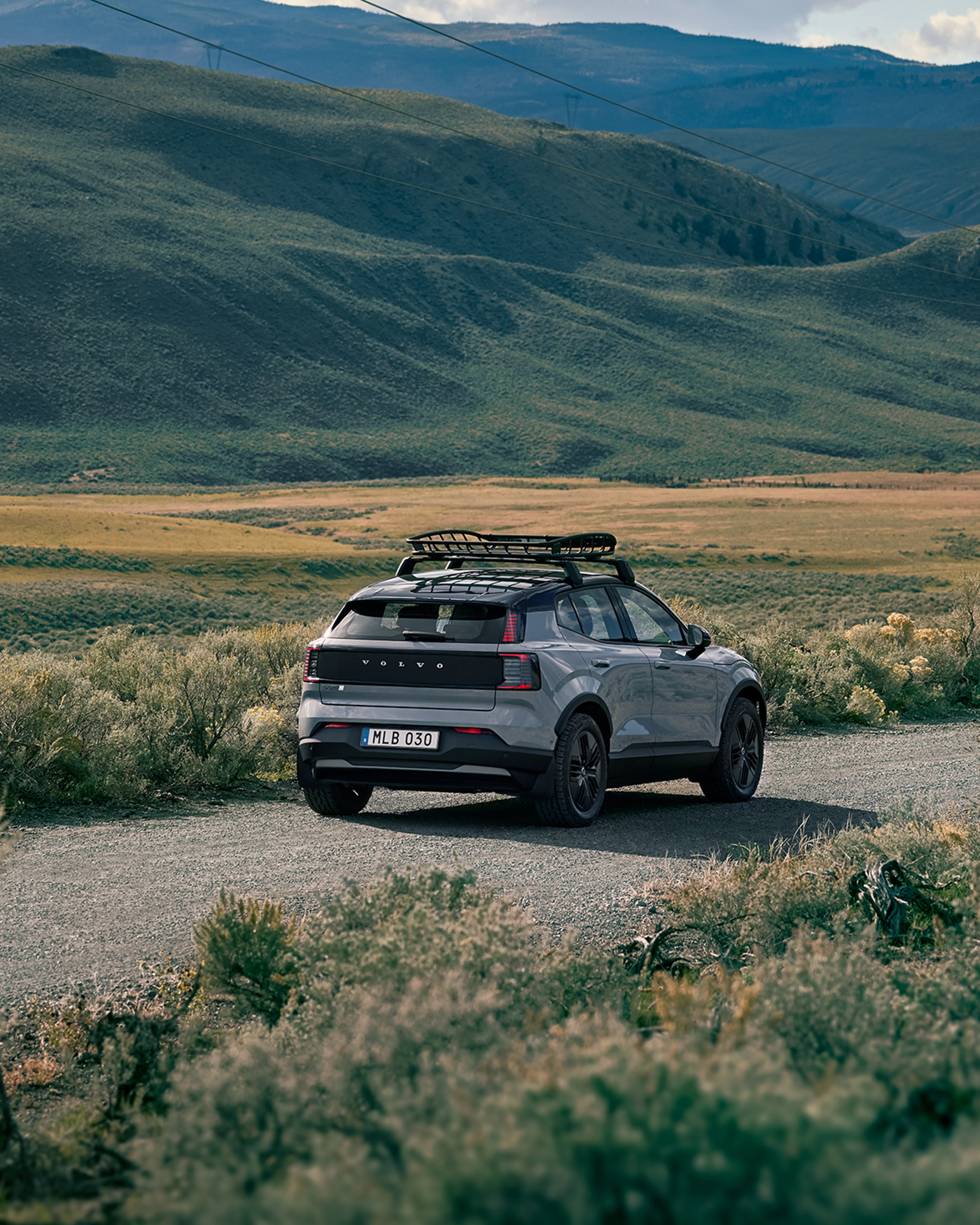Volvo EX30 Cross Country på landsväg