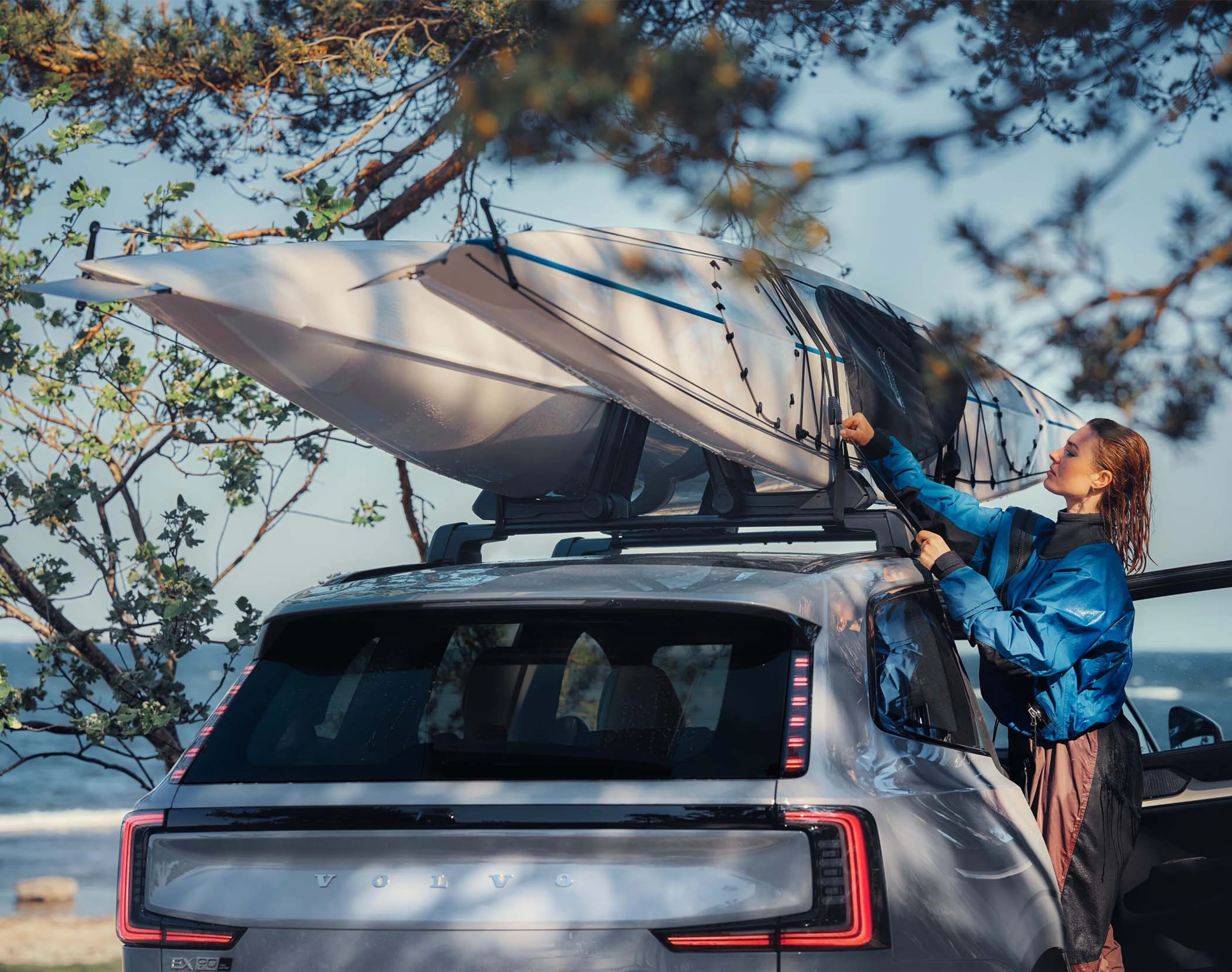 personalize your ride Volvo with accessories - EX90 with roof accessory