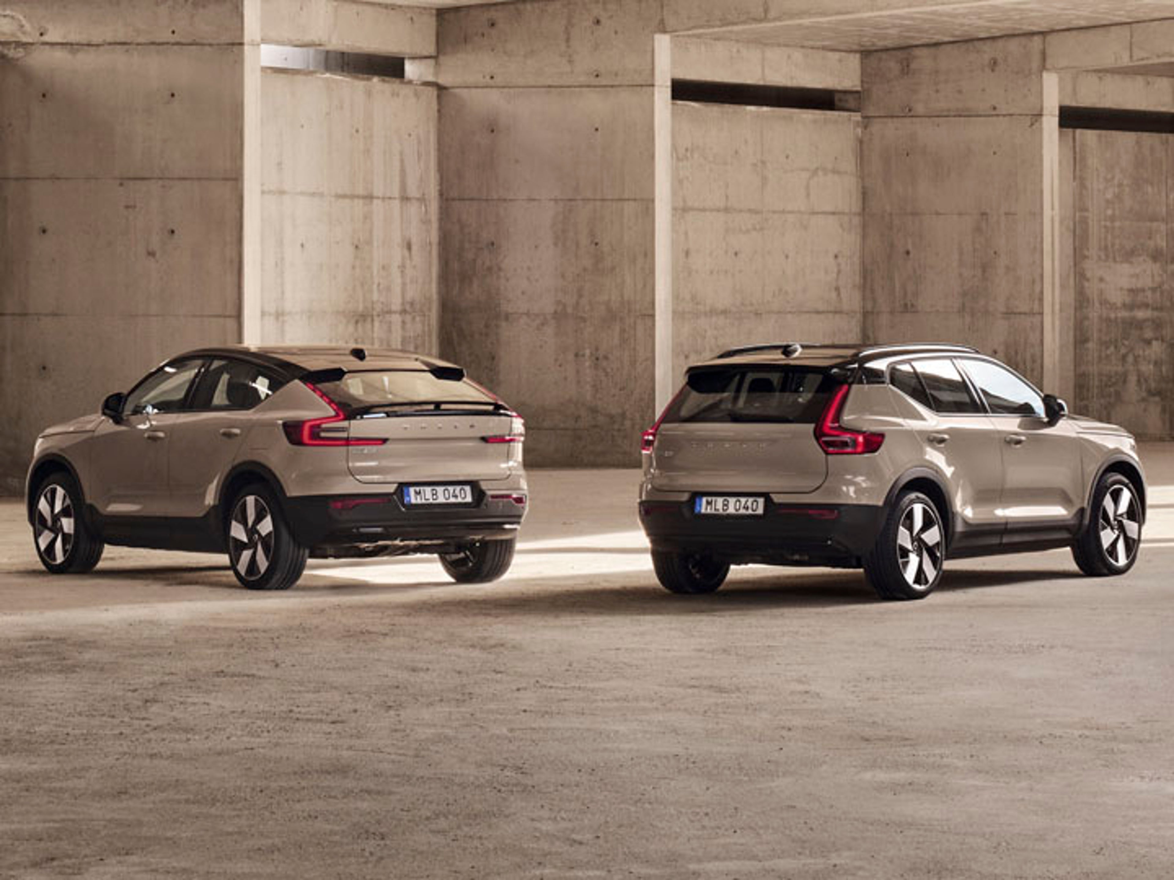 Volvo EX40 y EC40 vista trasera