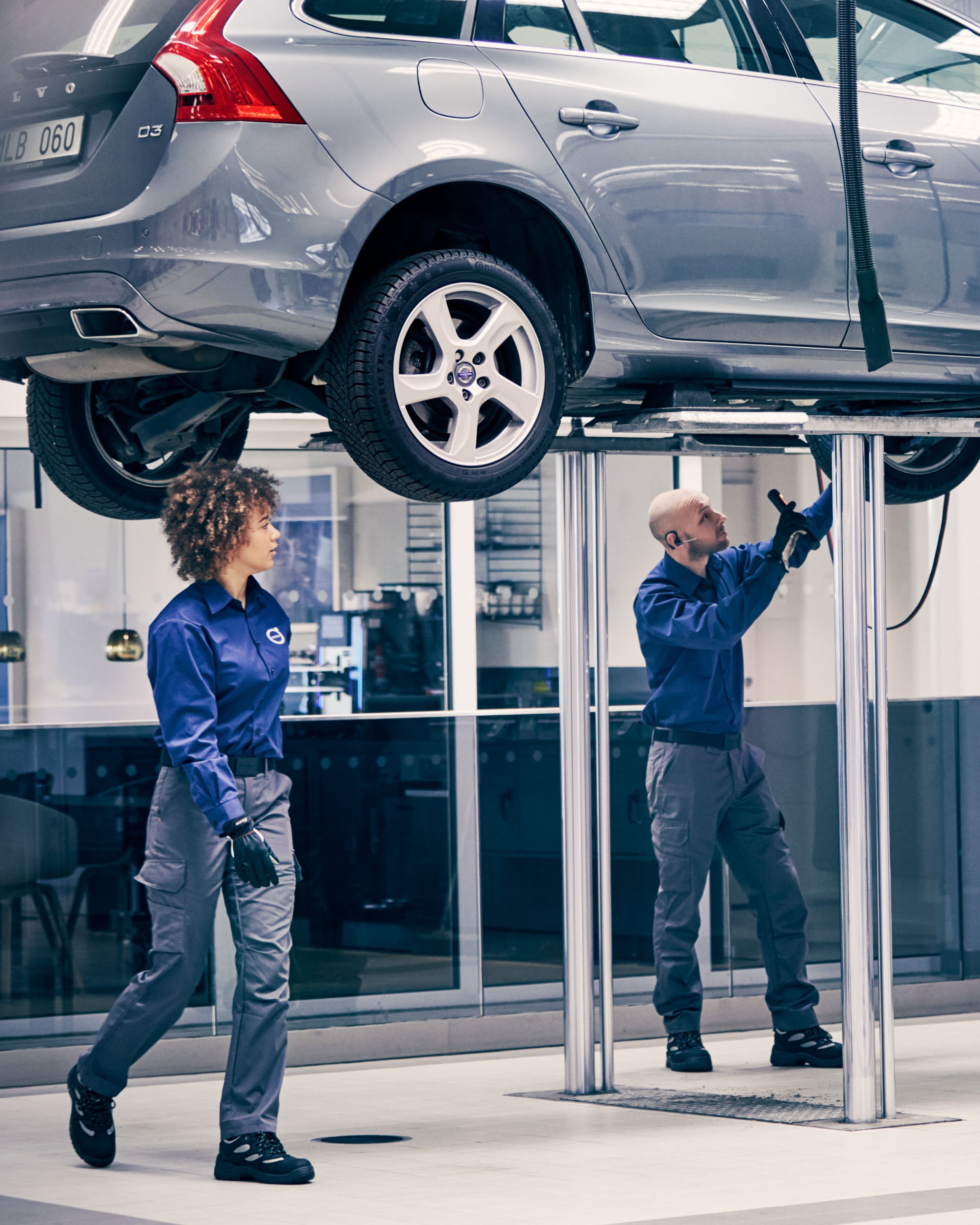 Ein Volvo wird gewartet