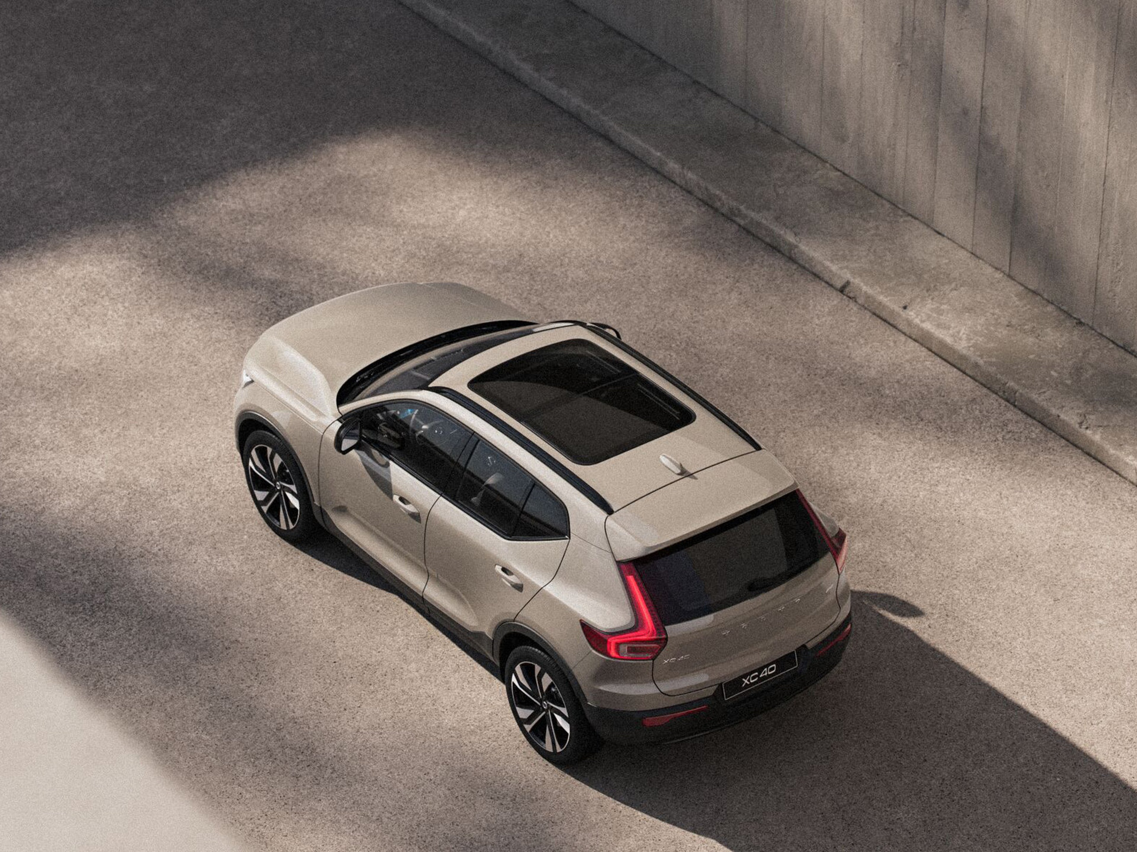 Bird's eye view of Volvo XC40 parked on concrete in bright daylight