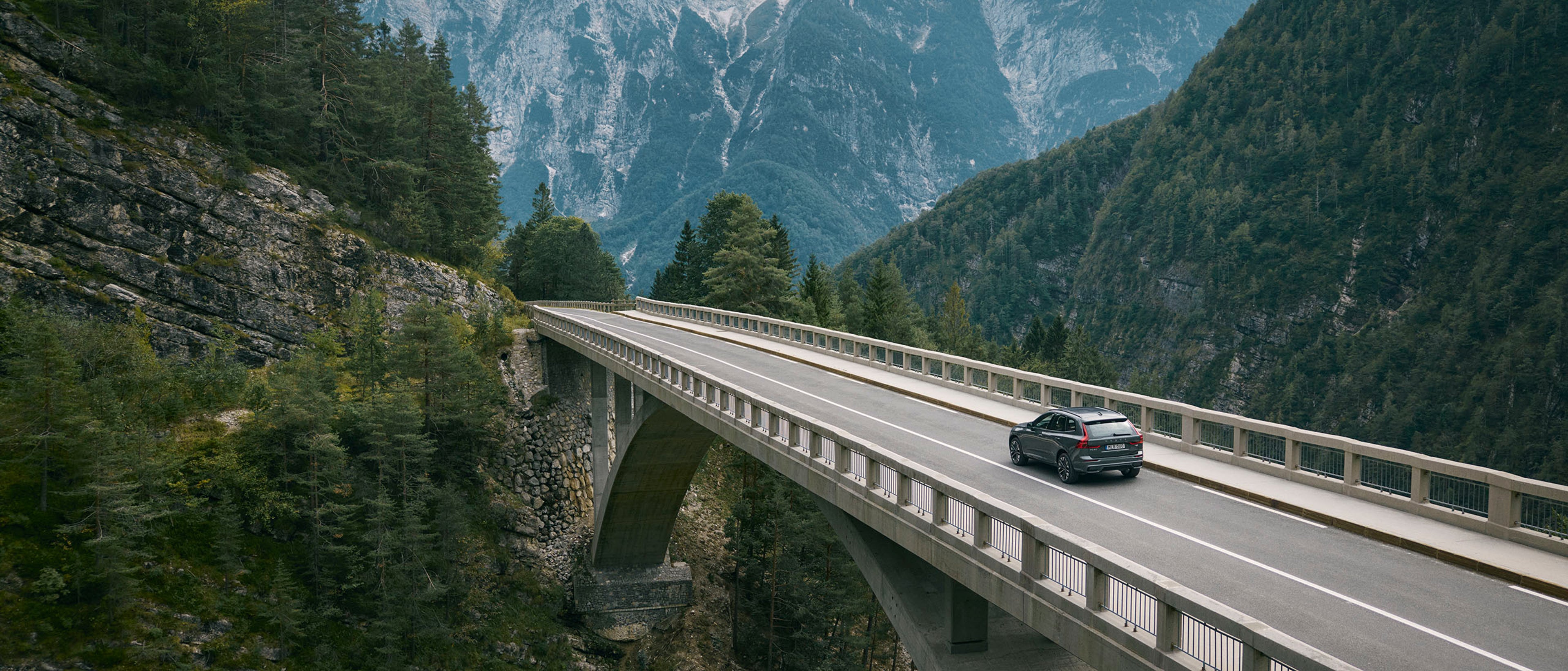 Volvo XC60 in de bergen