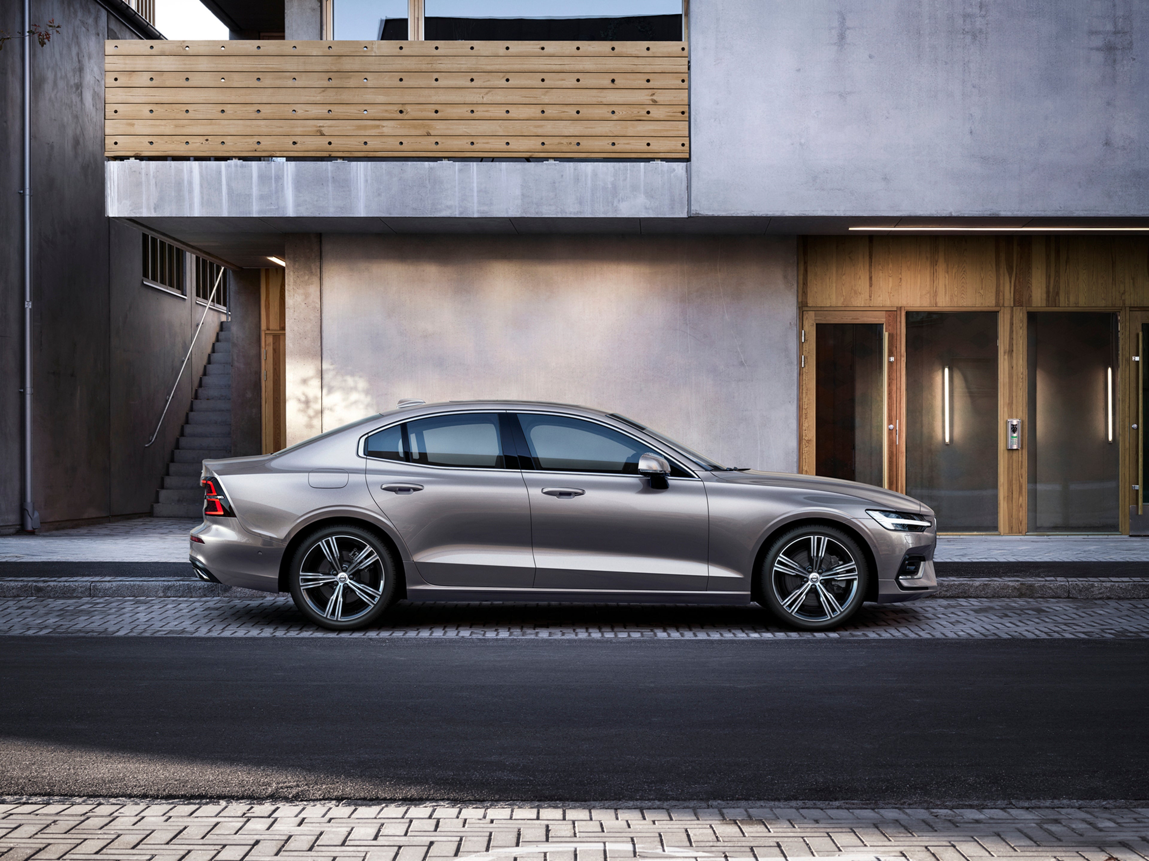 Volvo S60 por la ciudad.