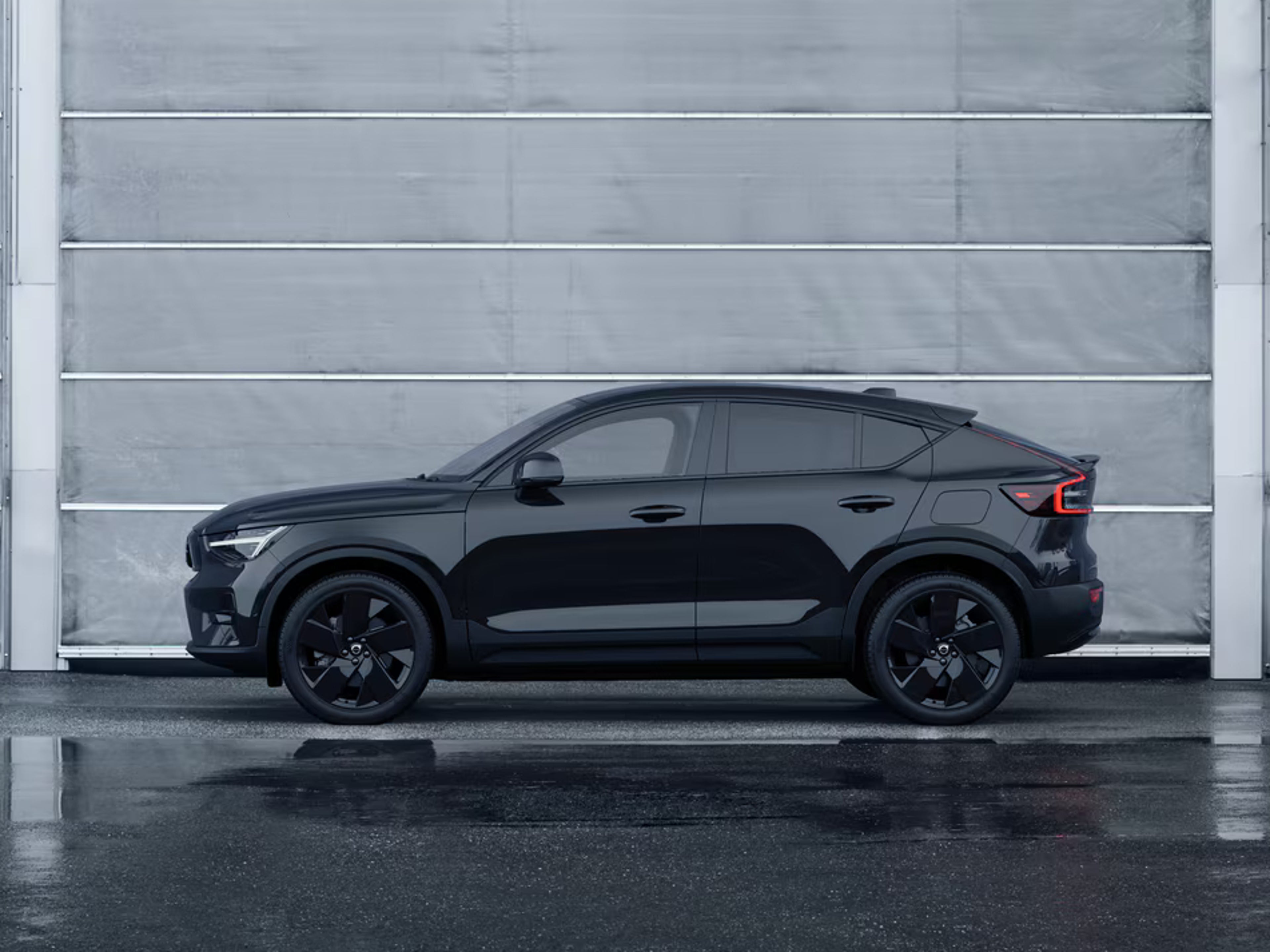 Side view of EC40 black edition