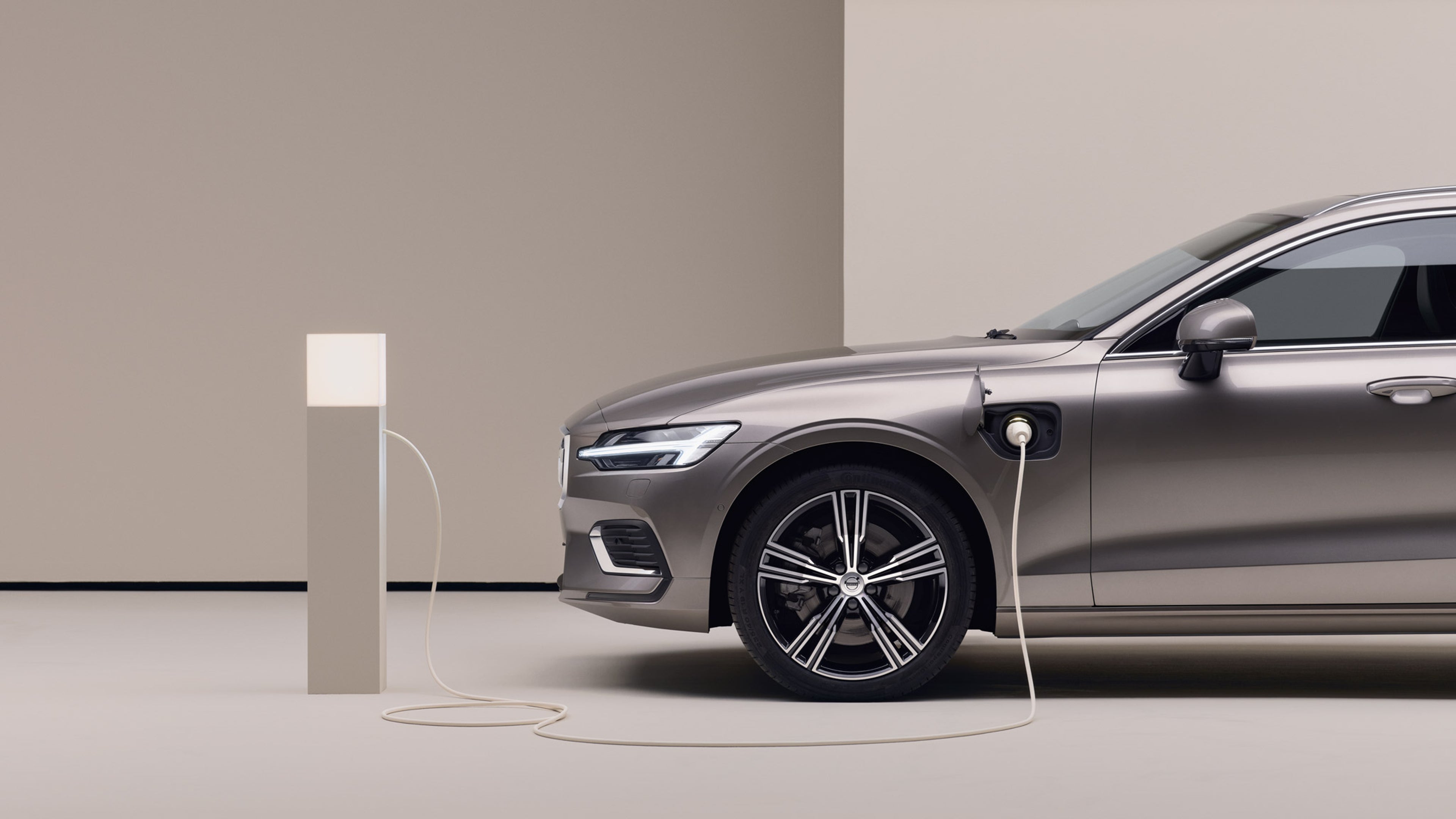 Volvo de profil en charge