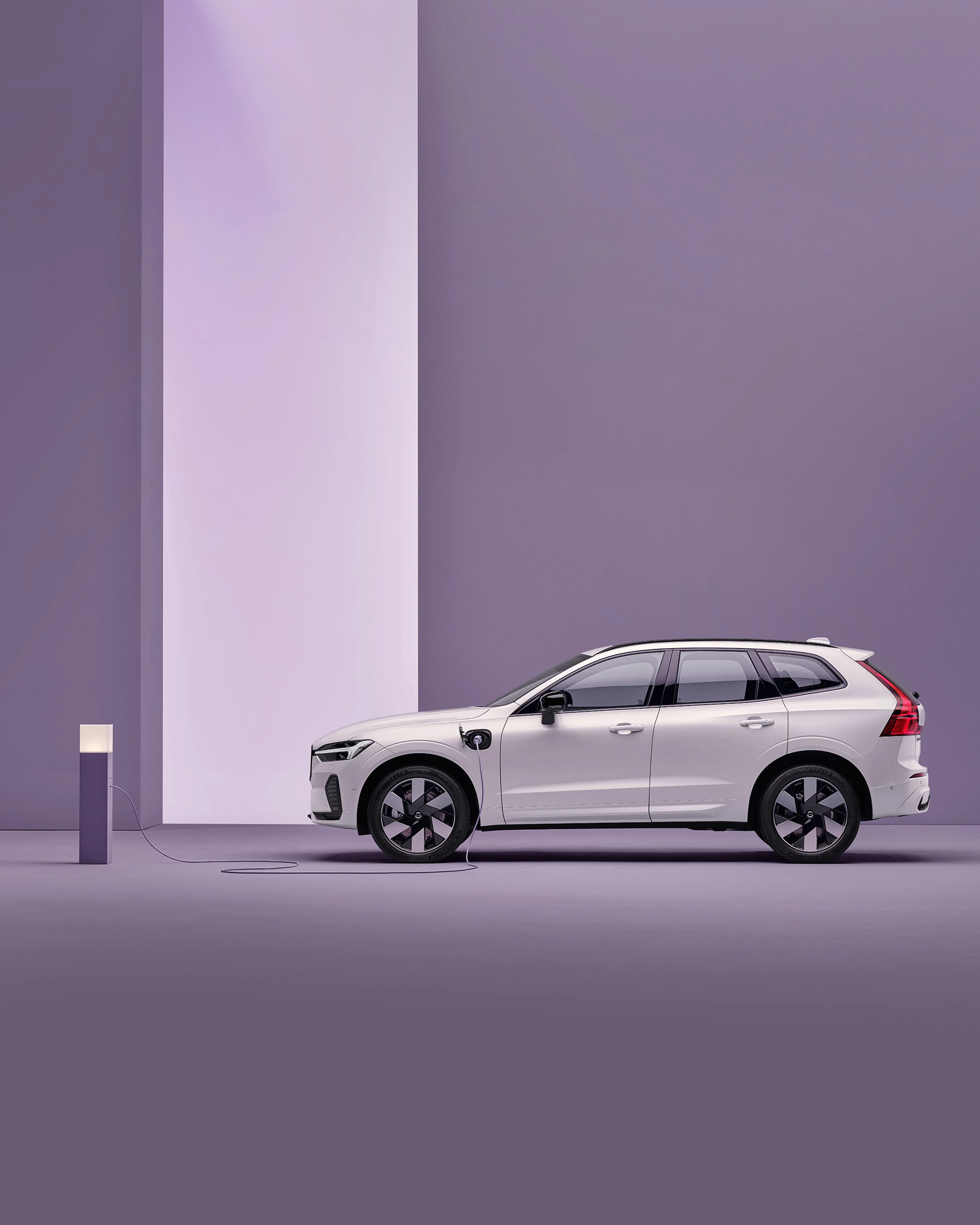 XC60 T6 AWD Plug-in Hybrid automatico Core MY24 a noleggio per clienti privati