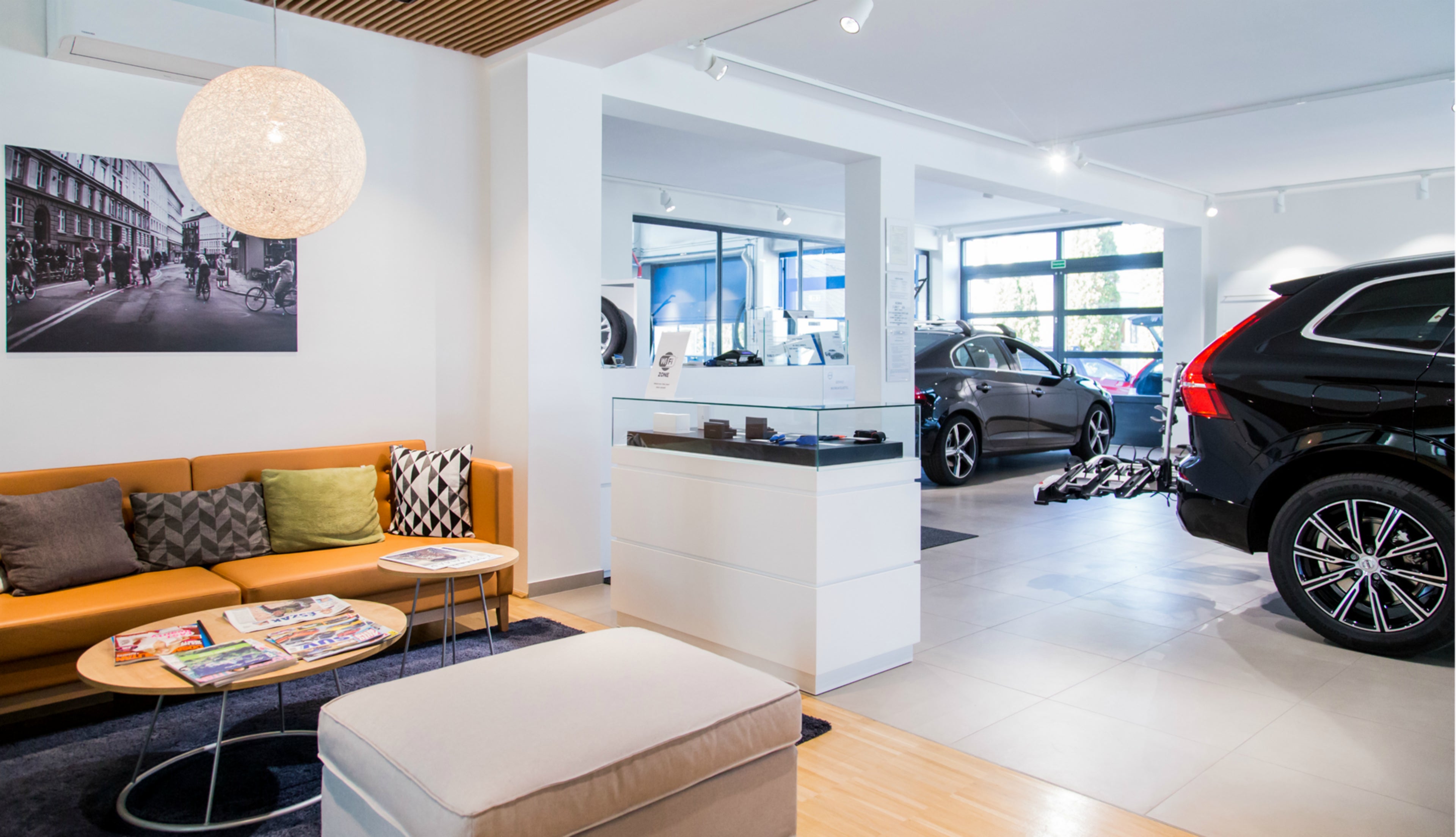 Lukács Autó kereskedése belülről