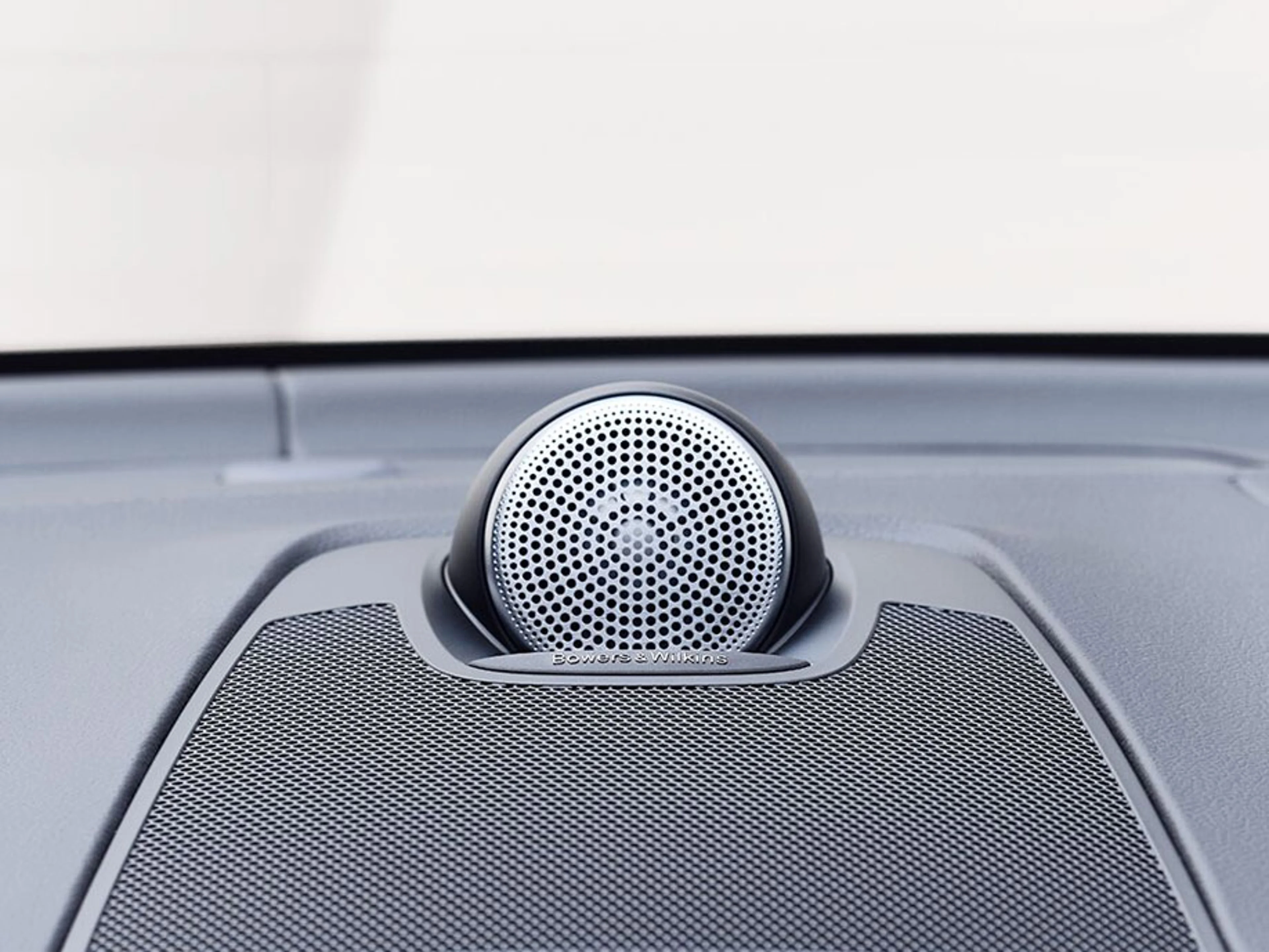 Nærbilde av Bowers and wilkins høytaler