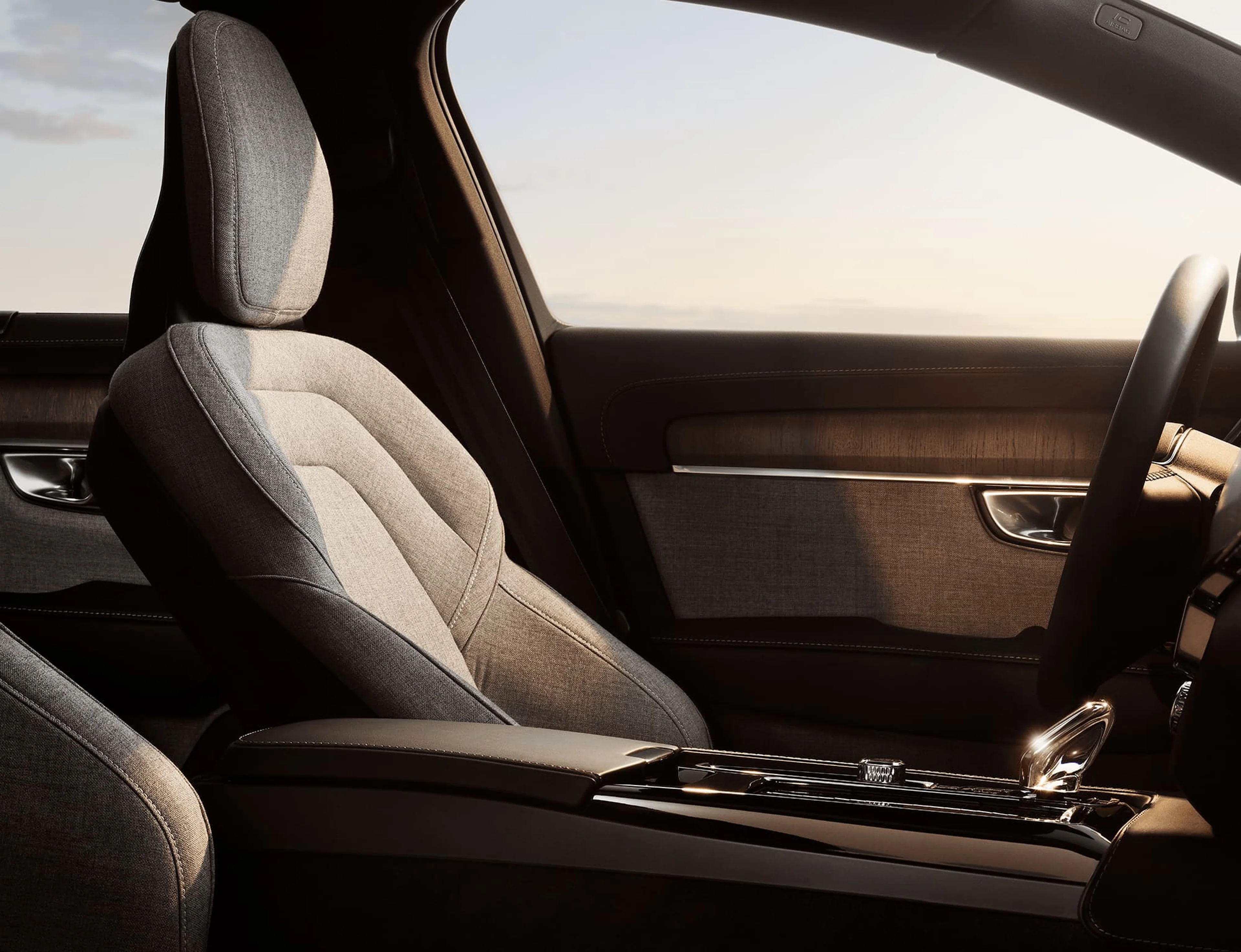 Intérieur d'une Volvo en soleil