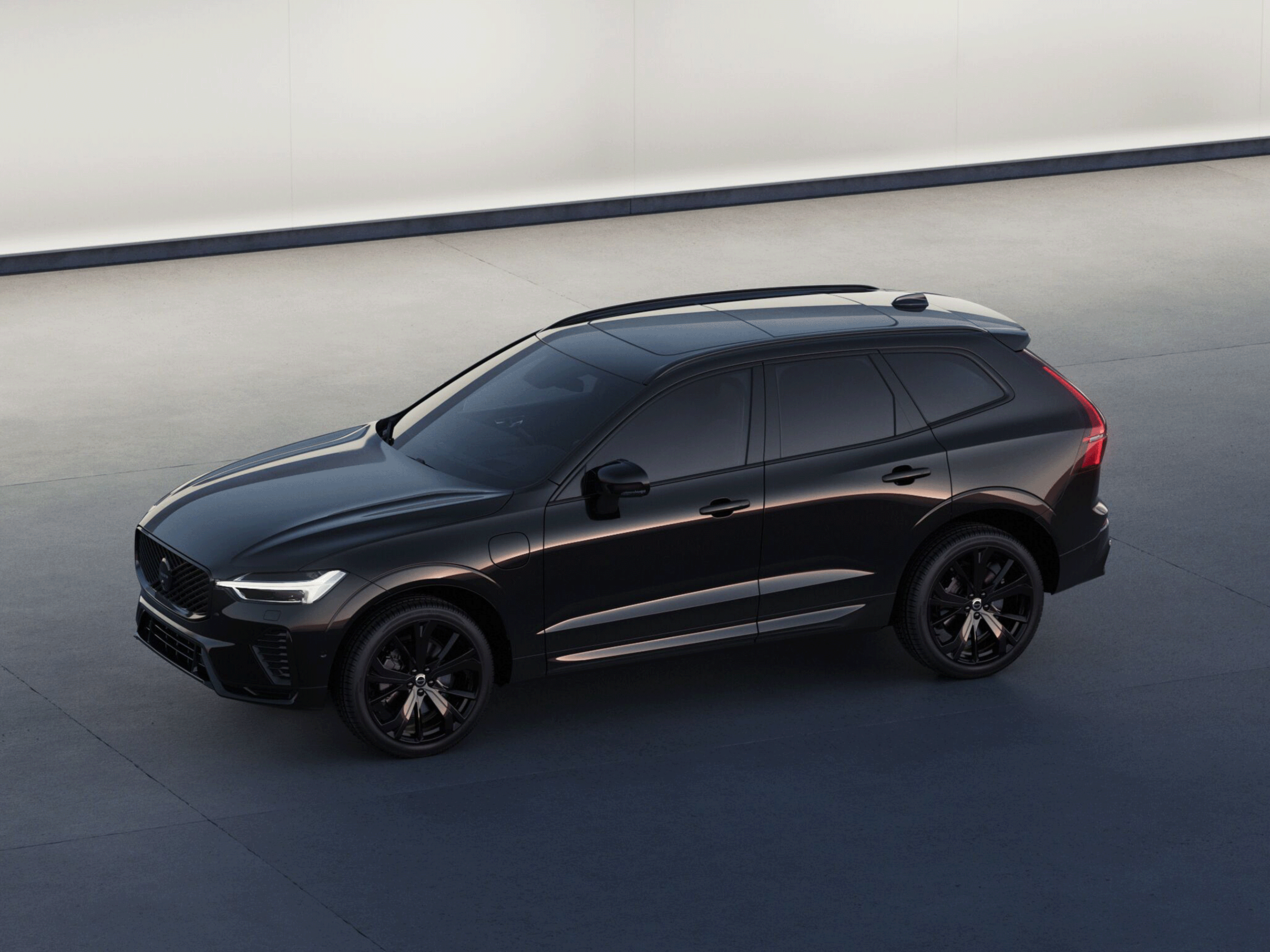 Seitliche Ansicht des Volvo XC90 Plug-in Hybrid Black Edition