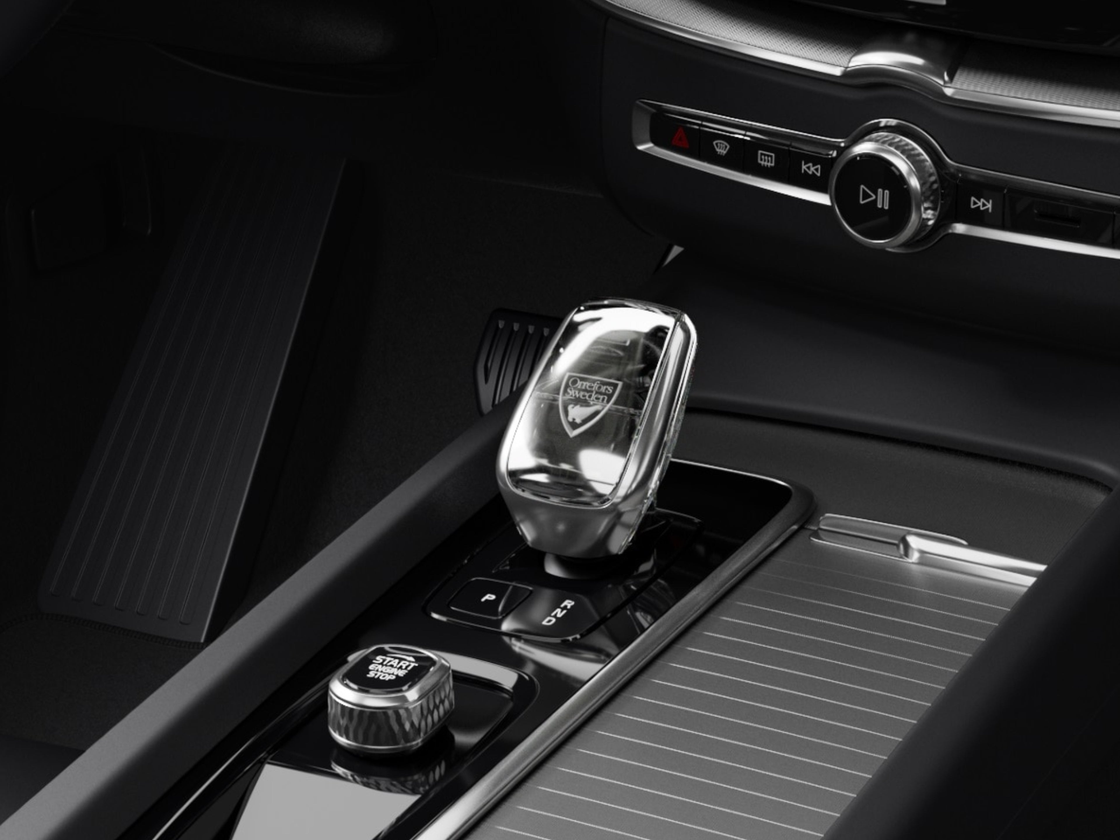 Die Schaltkonsole des schwarzen Volvo XC60.