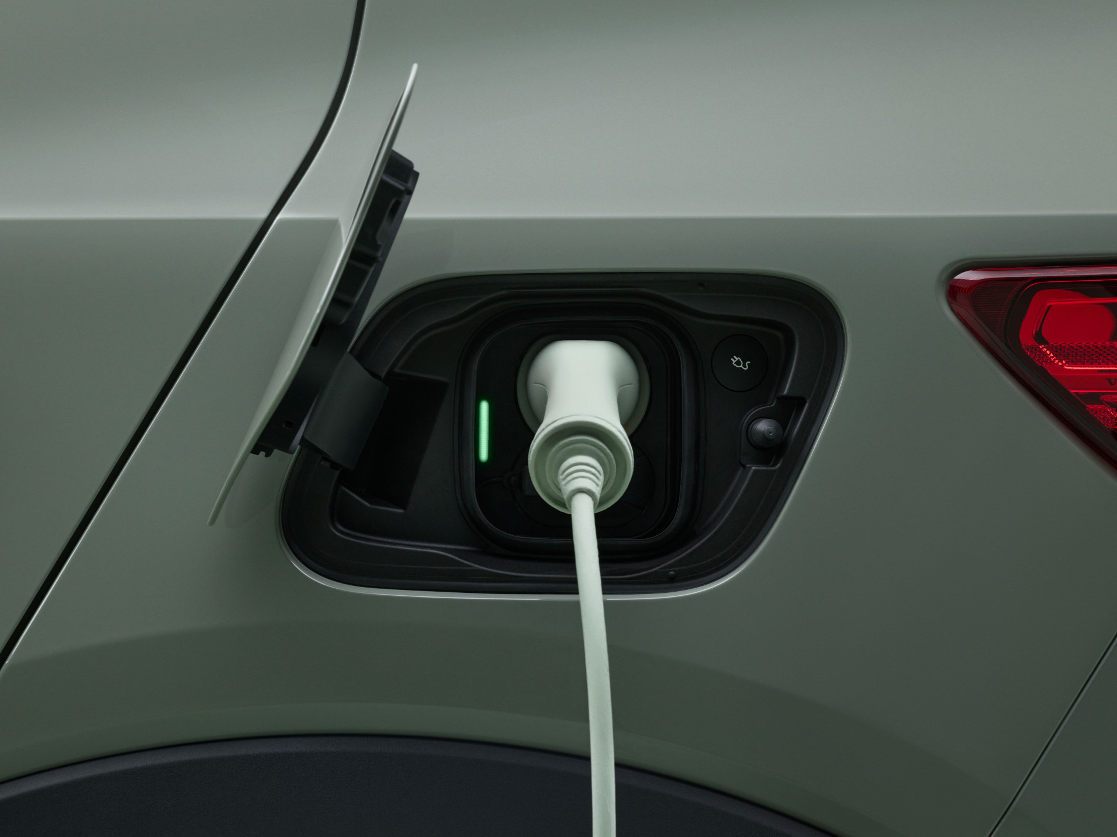 Zoom an Plug-in und Ladekabel beim Volvo XC40.