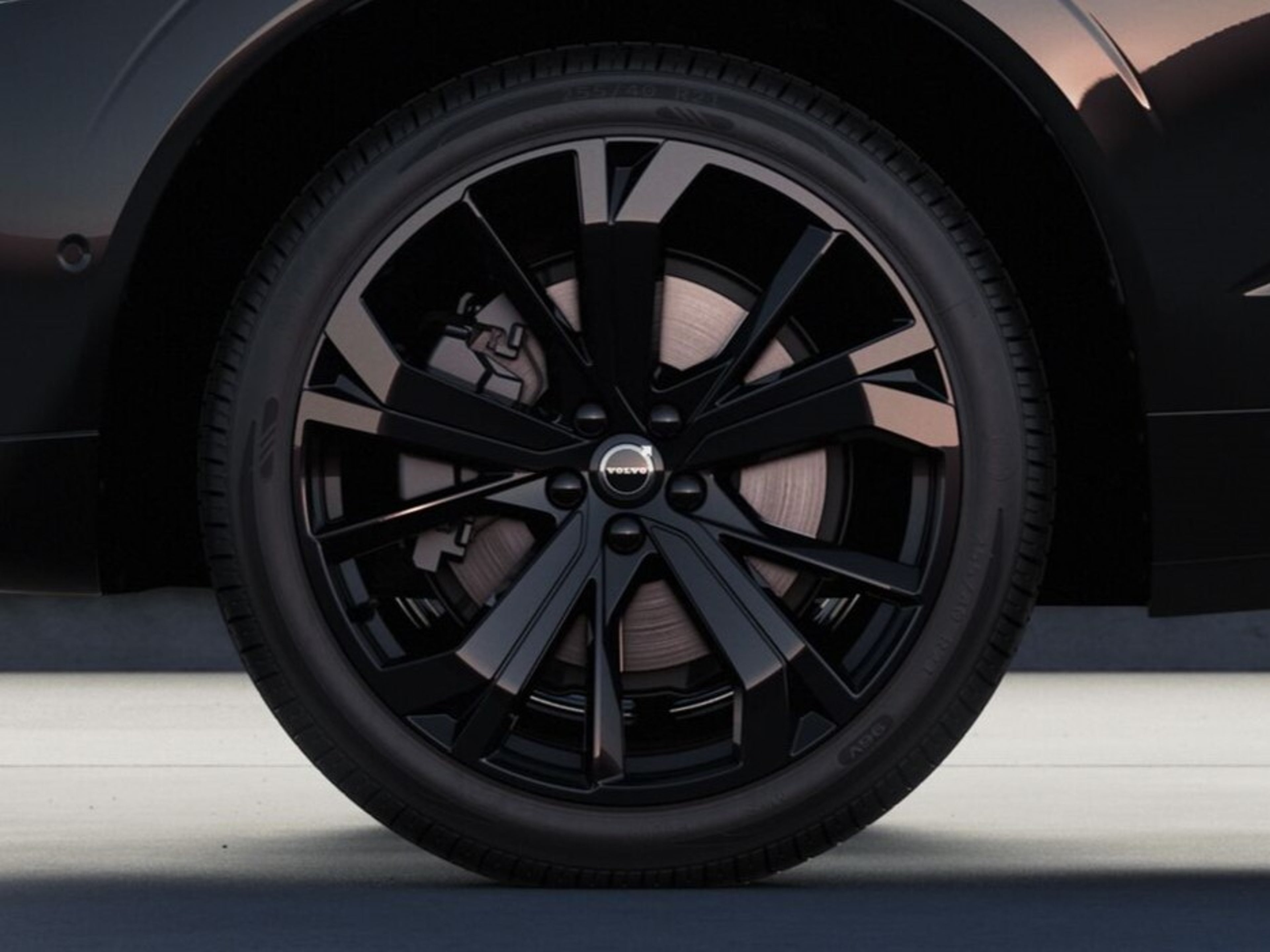 Marvel at the Volvo Black Edition Wheel Design - Volvo All Black wheel
