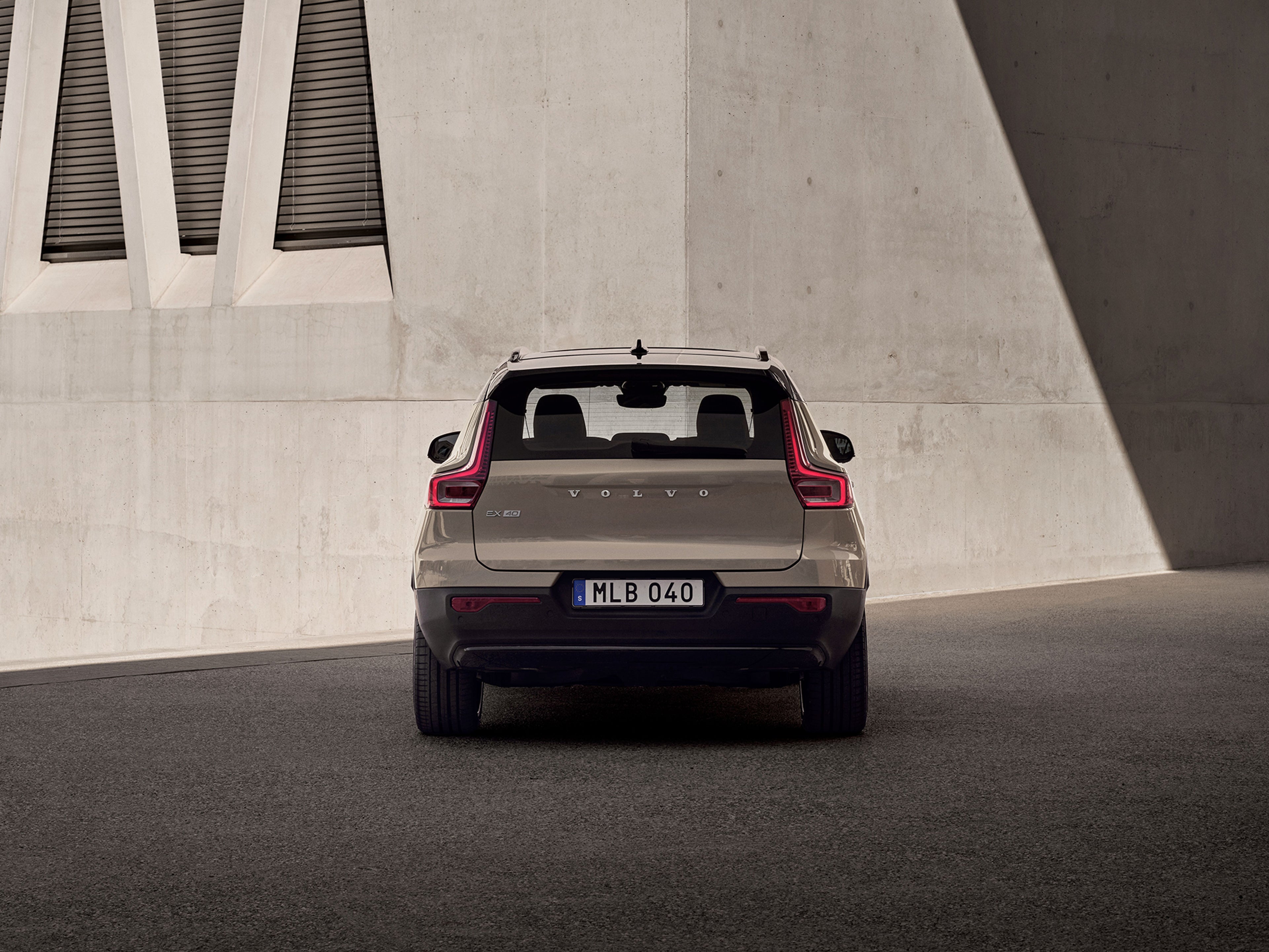 Heckansicht des Volvo EX40