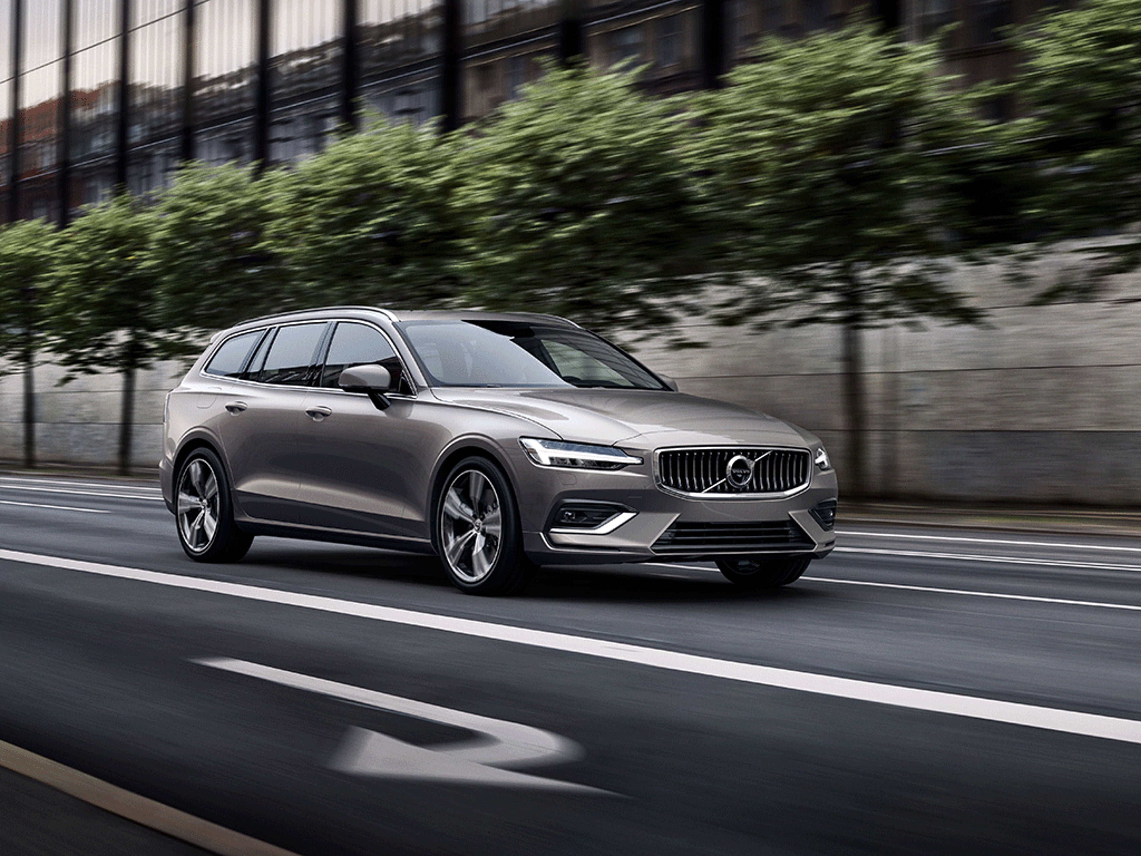 Ein Volvo V60 bei der Fahrt