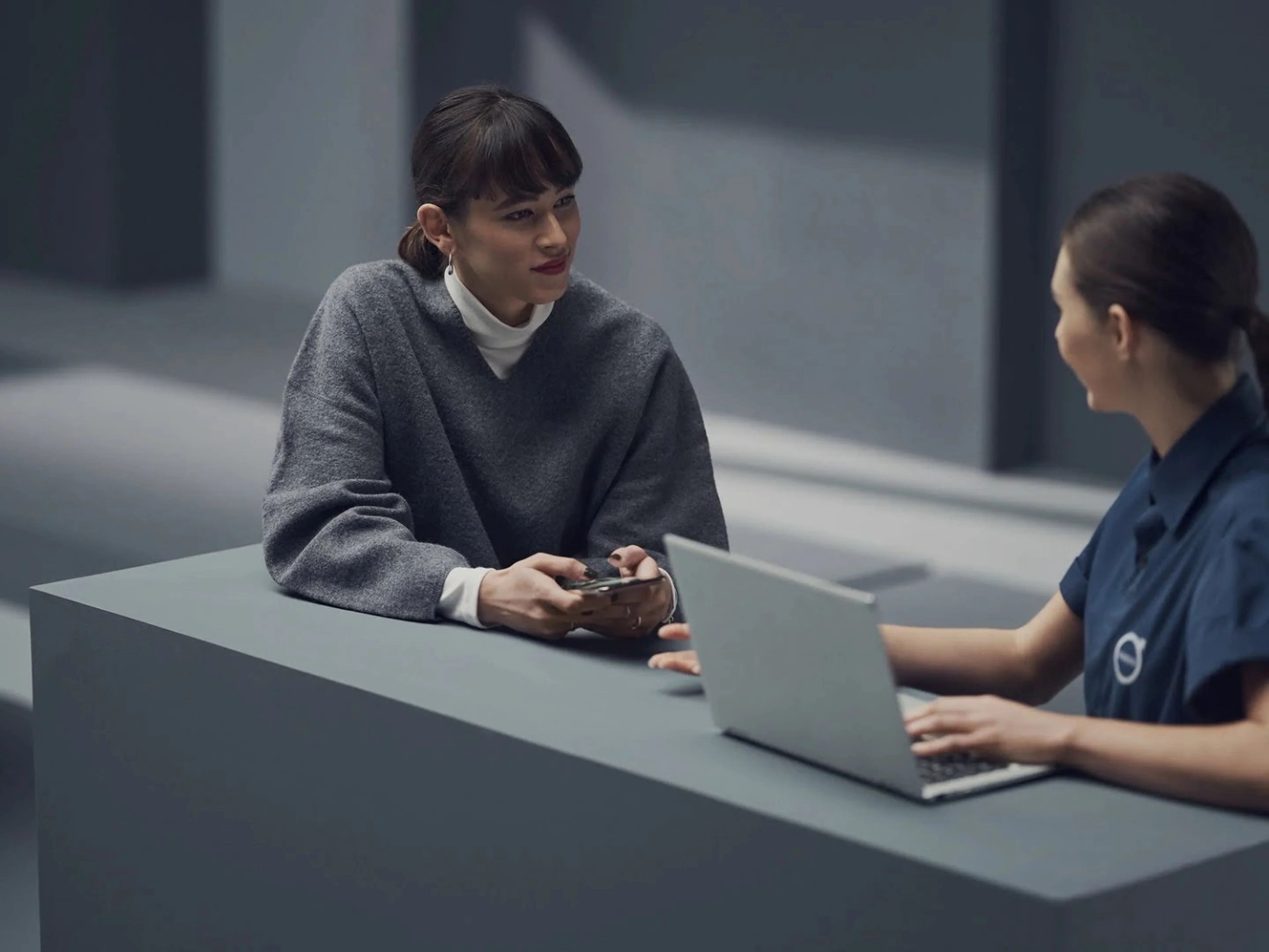 A Volvo representative is helping a customer to find more information about a subject request regarding personal data.