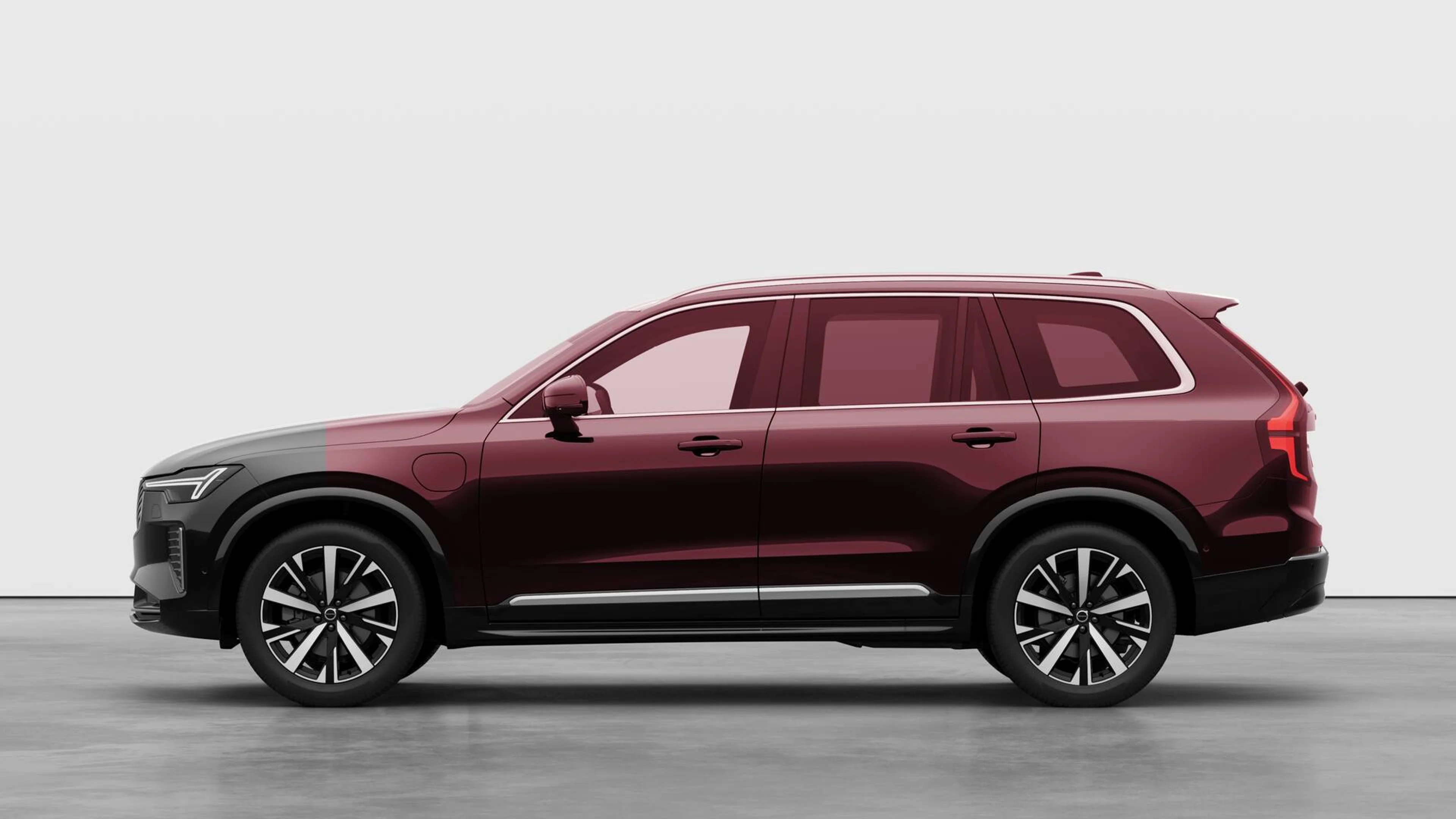 En stor bil fra Volvo vises set fra siden med et rødt overlay fra bilens forreste hjul til og med det baggagerummet for at fremvise det beskyttende område