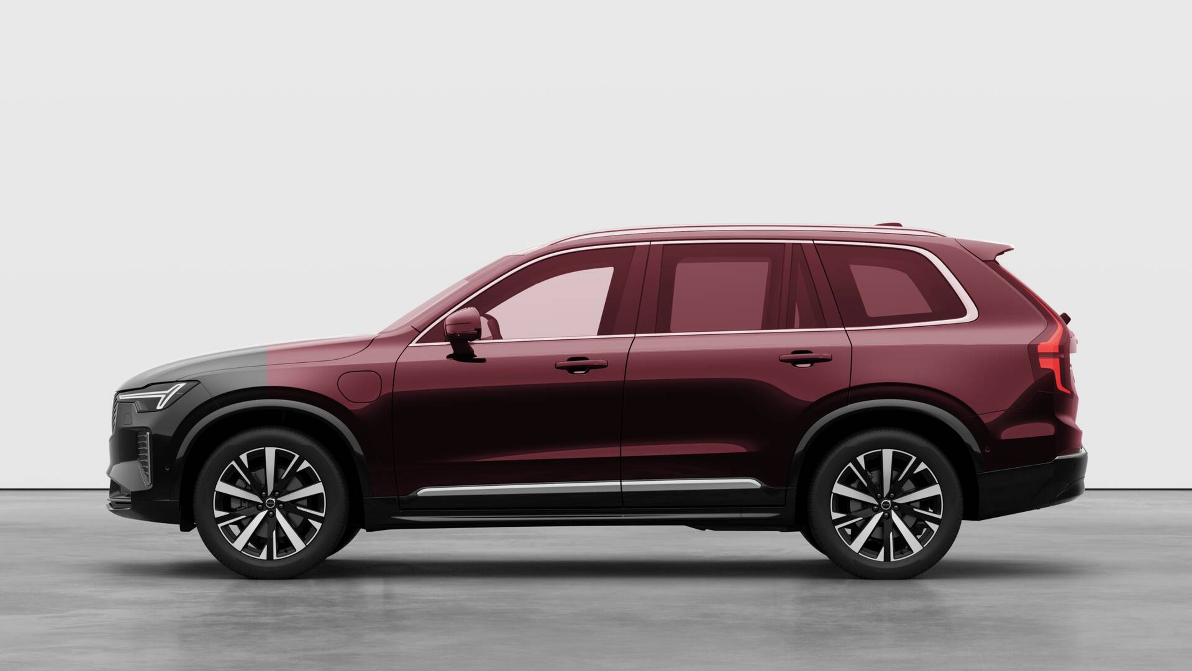 En stor bil fra Volvo vises set fra siden med et rødt overlay fra bilens forreste hjul til og med det baggagerummet for at fremvise det beskyttende område