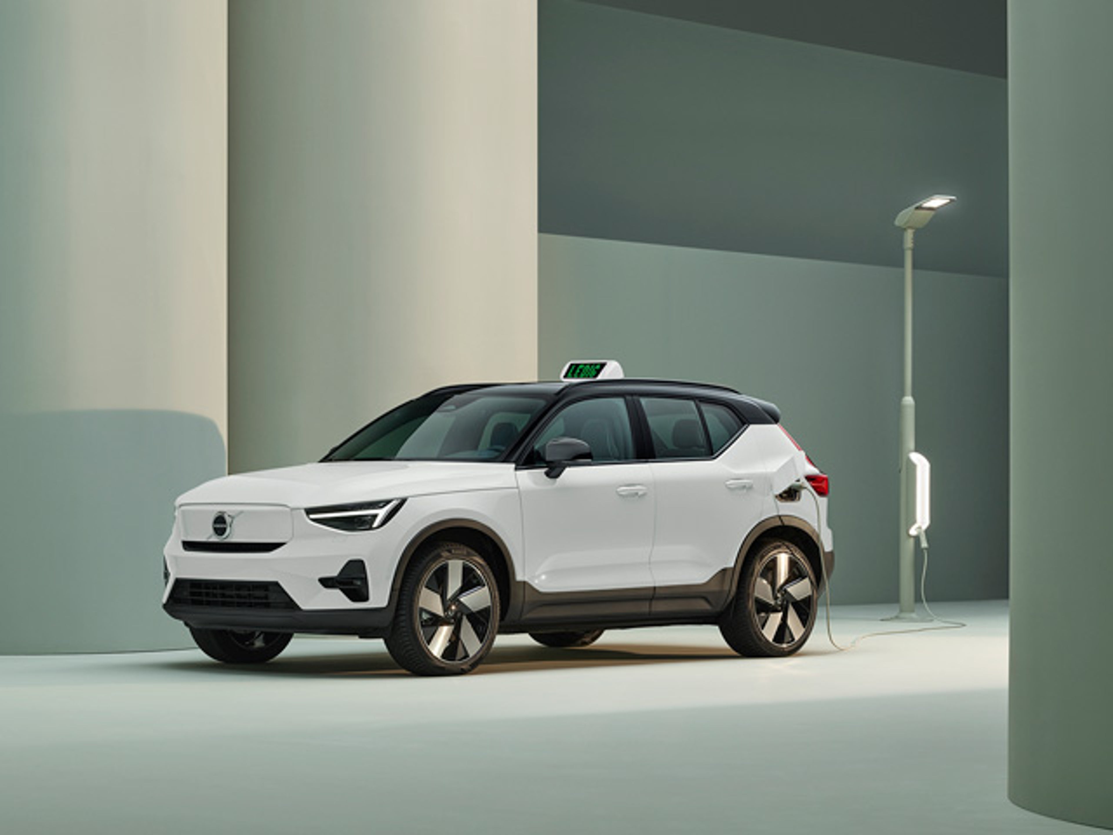 Vit Volvo XC40 Recharge