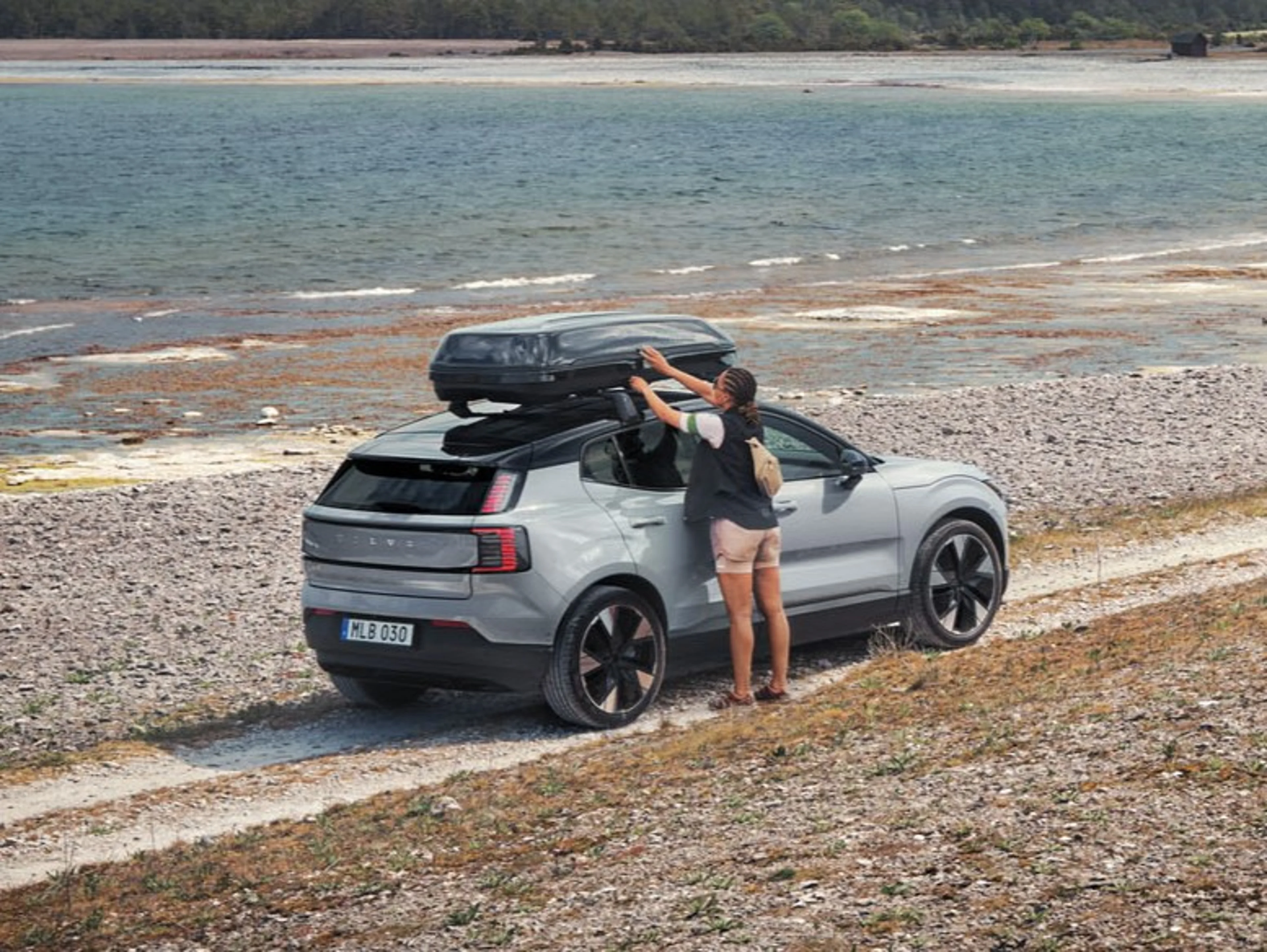 Rooftop Cargo Box - Volvo Cars Accessory