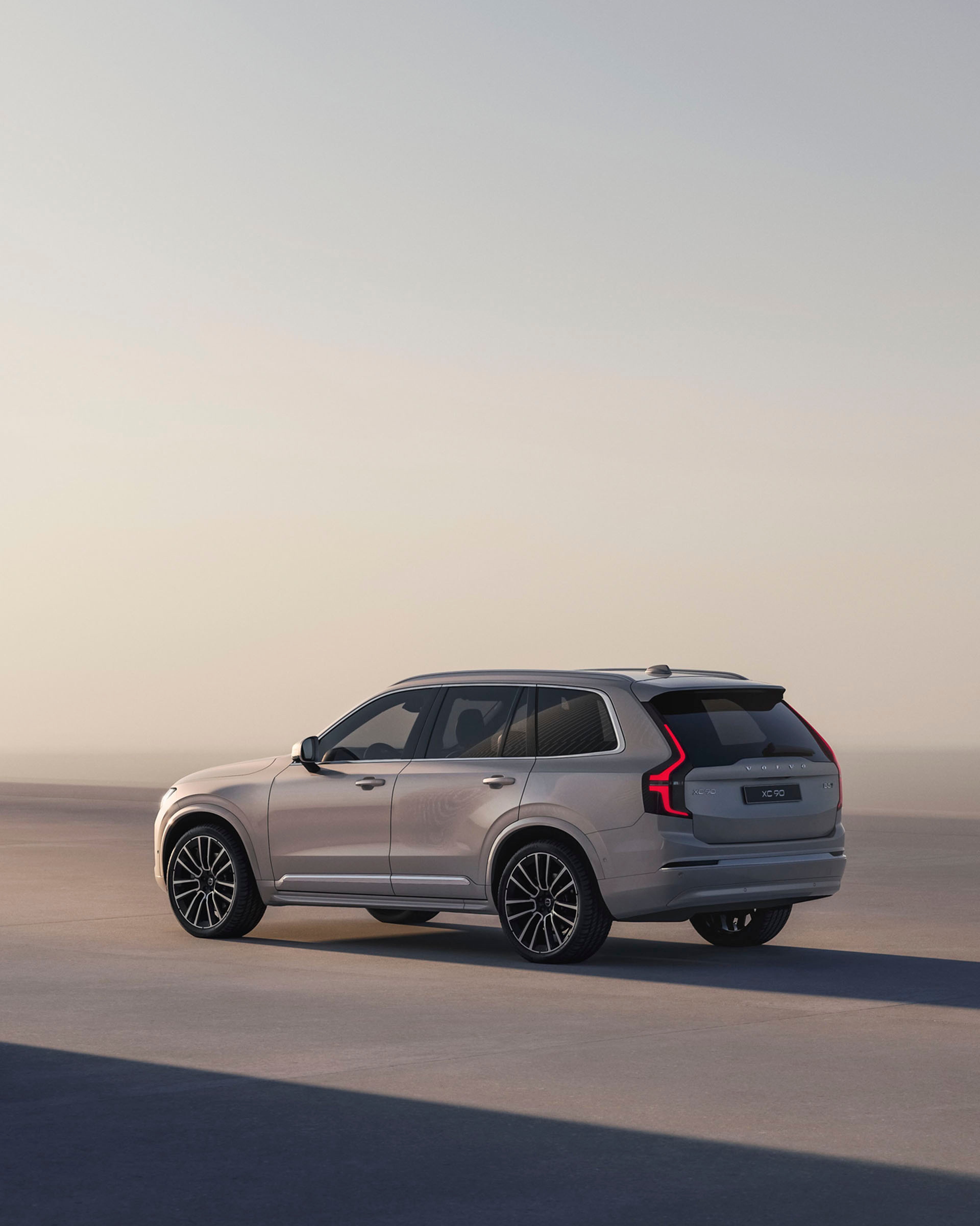 Volvo XC90 mild hybrid vista lateral trasera