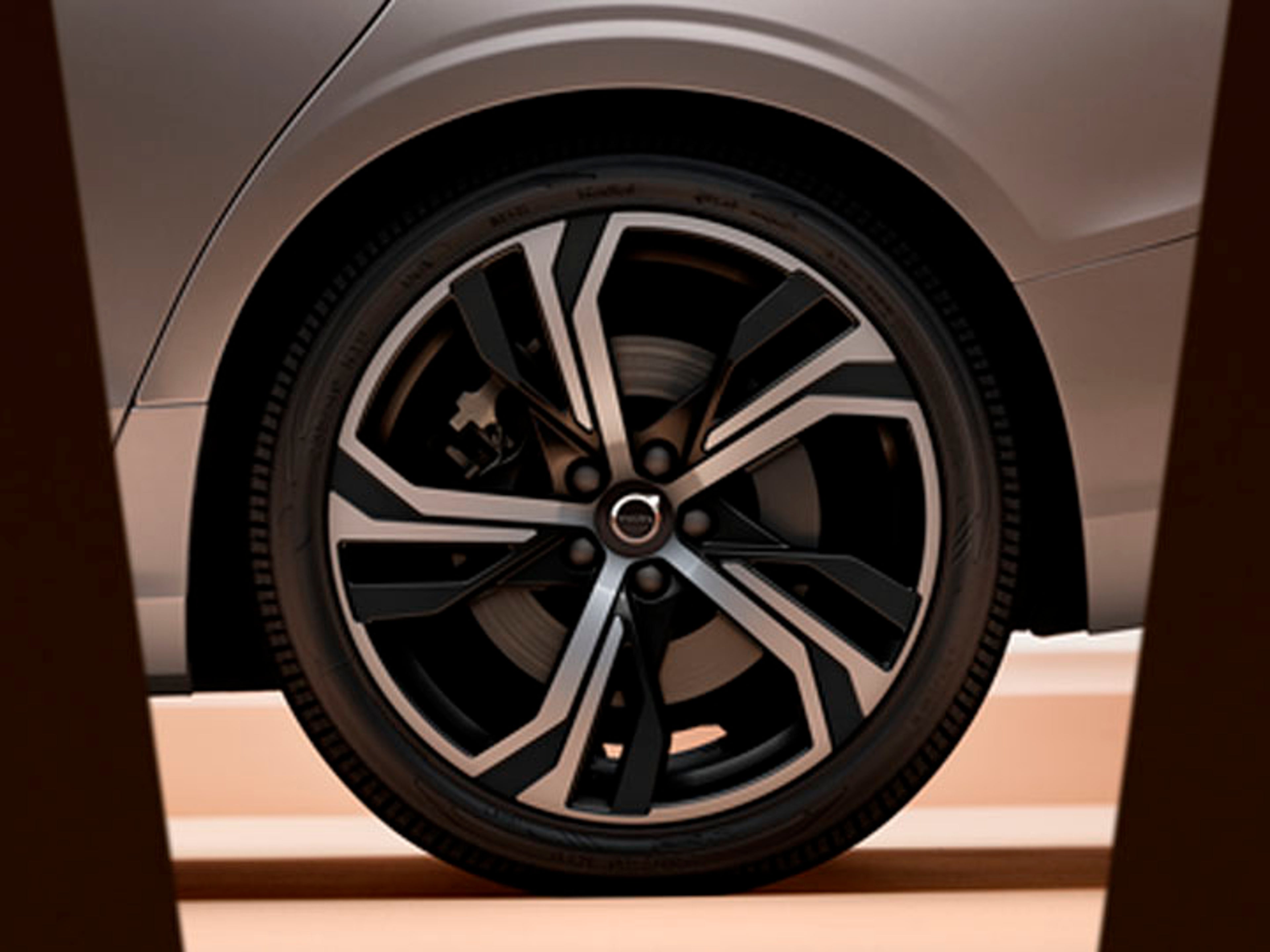 Volvo neumático y llanta