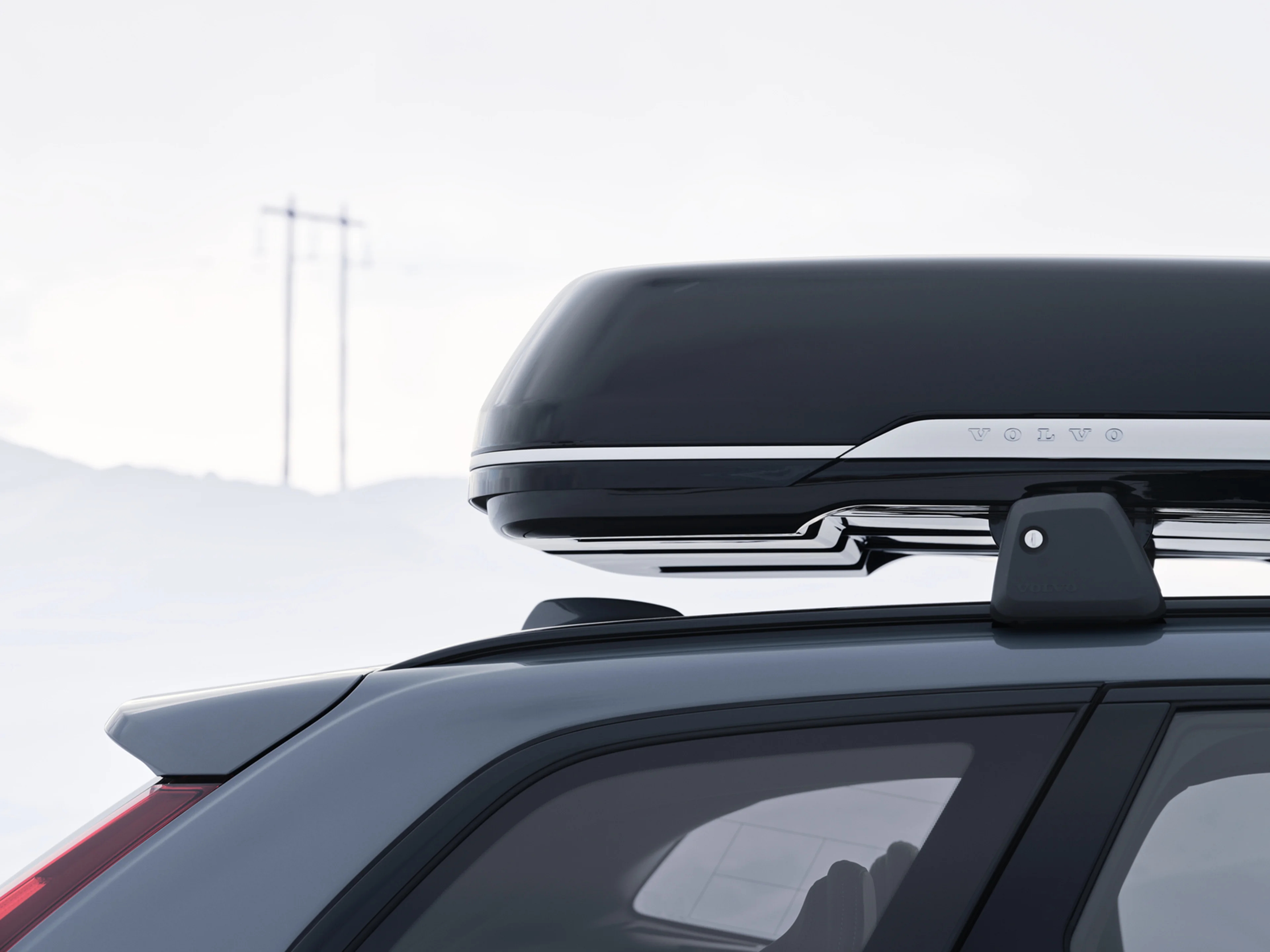 Détail d'une coffre de toit sur une Volvo XC60