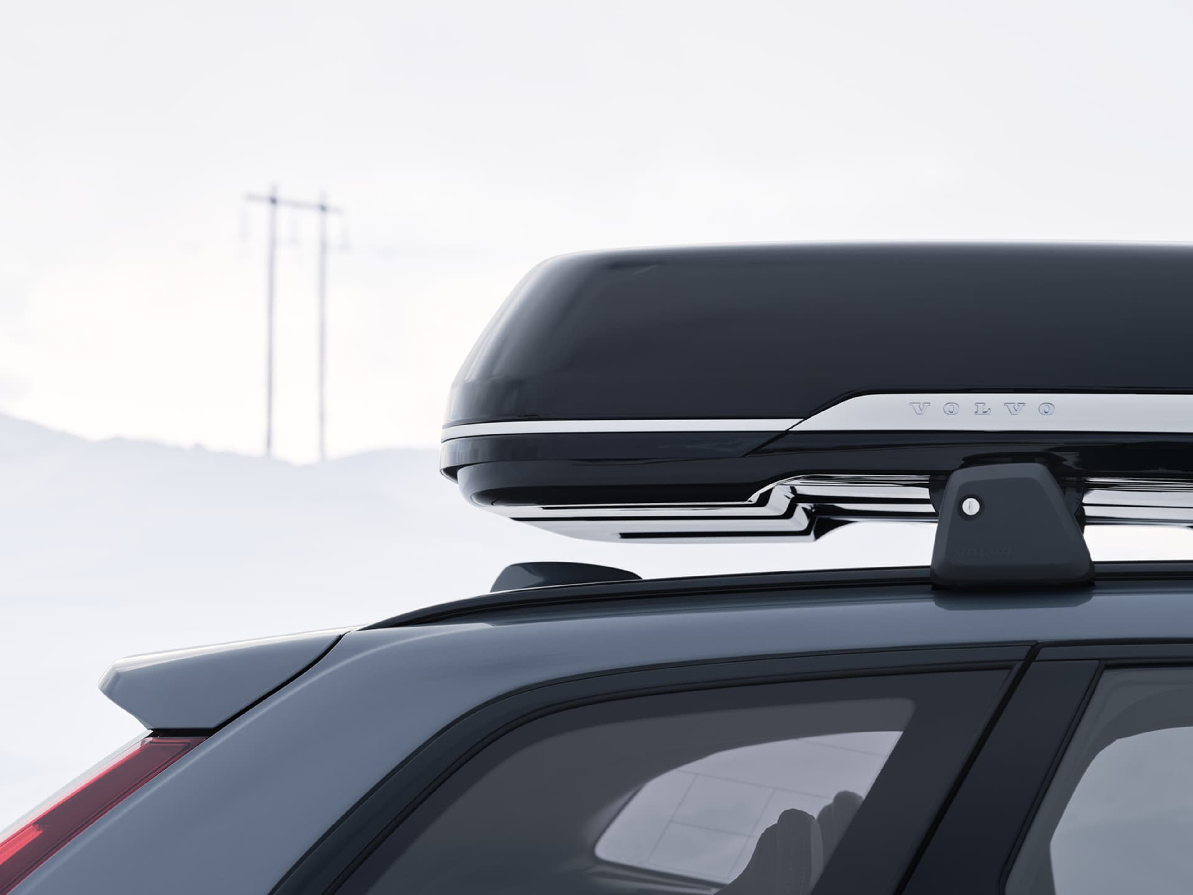 Détail d'une coffre de toit sur une Volvo XC60
