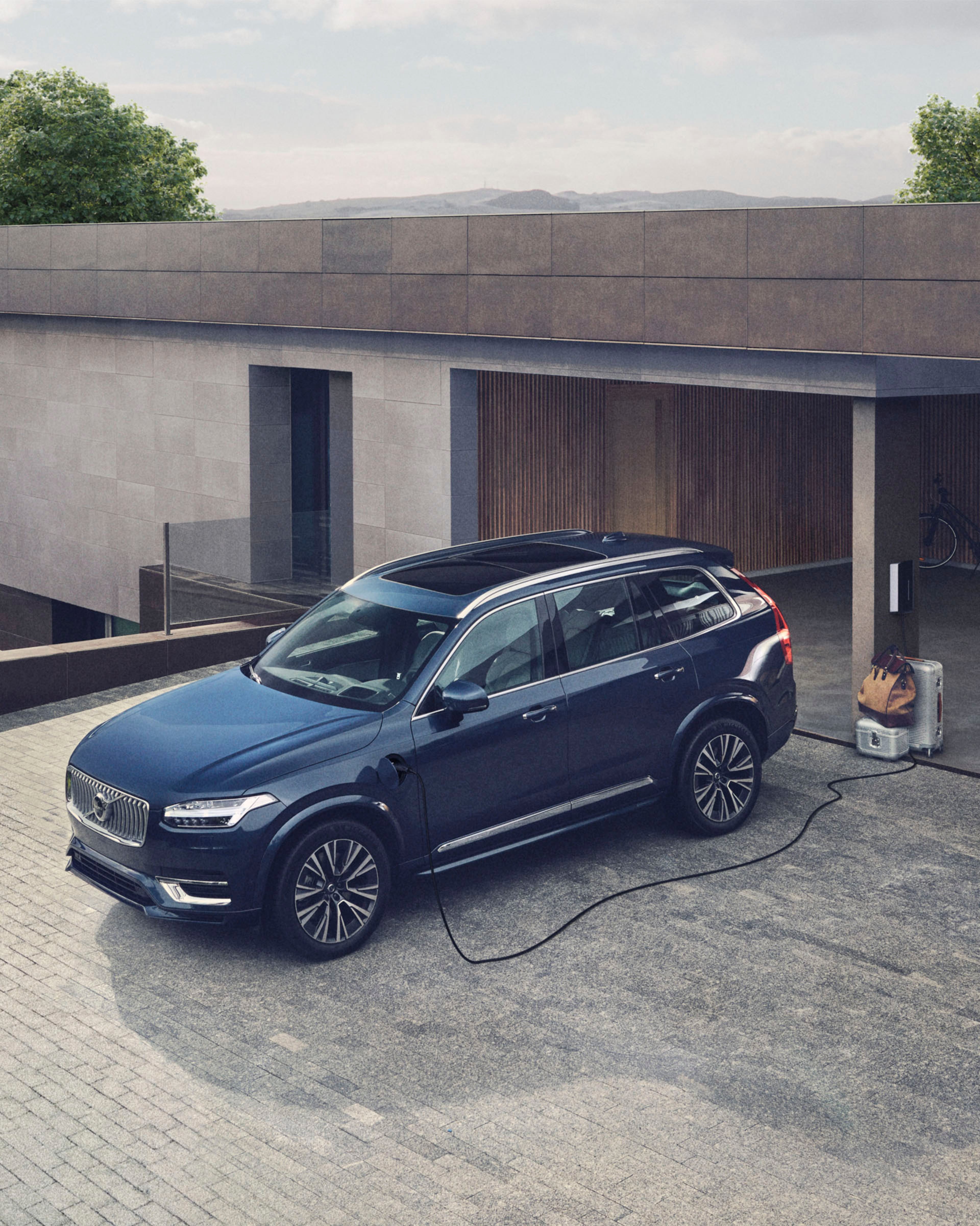 Volvo XC90 recargando en una casa